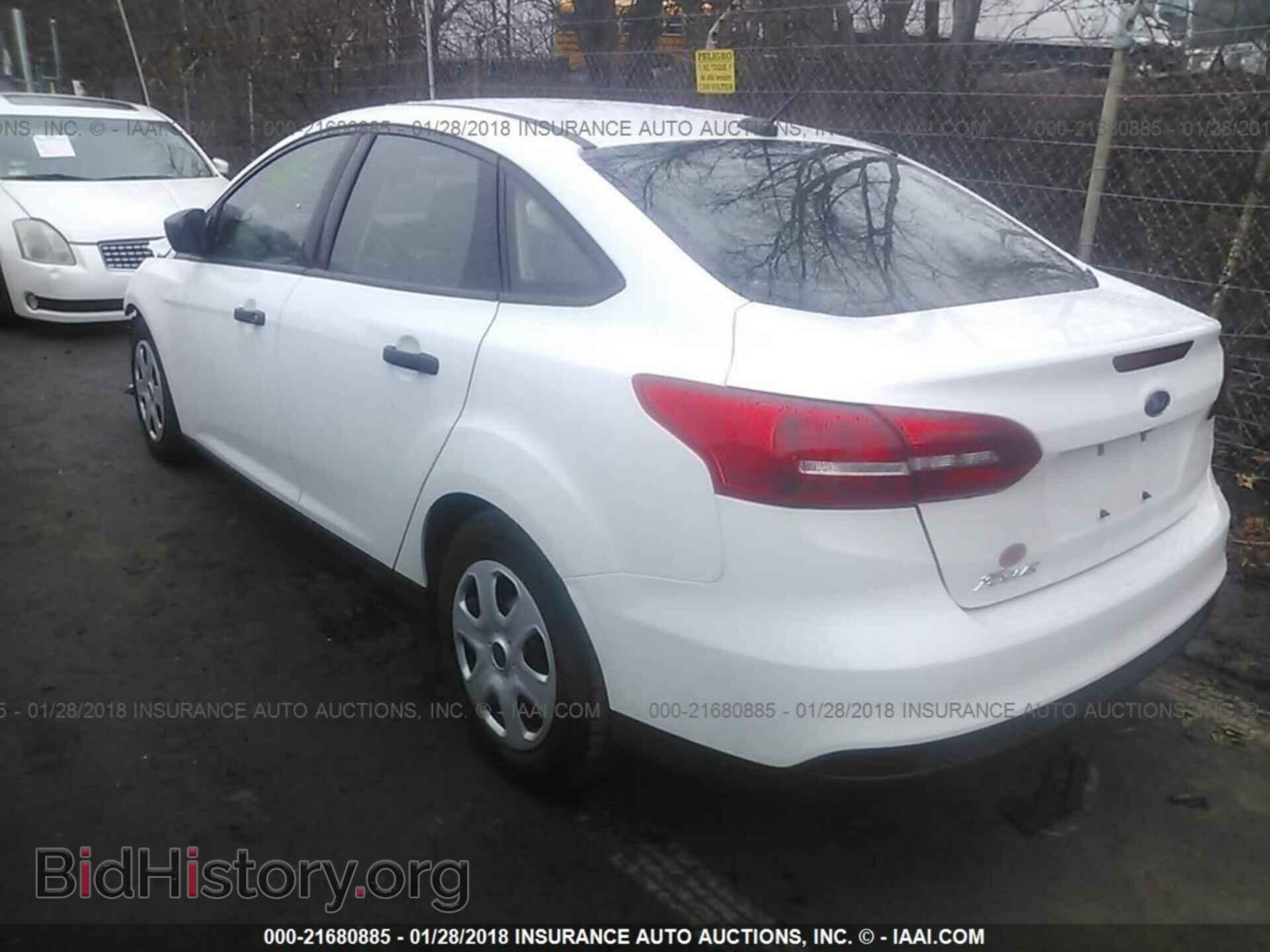 2015 Ford Focus - VIN: 1FADP3E23FL364807 - Фото 3