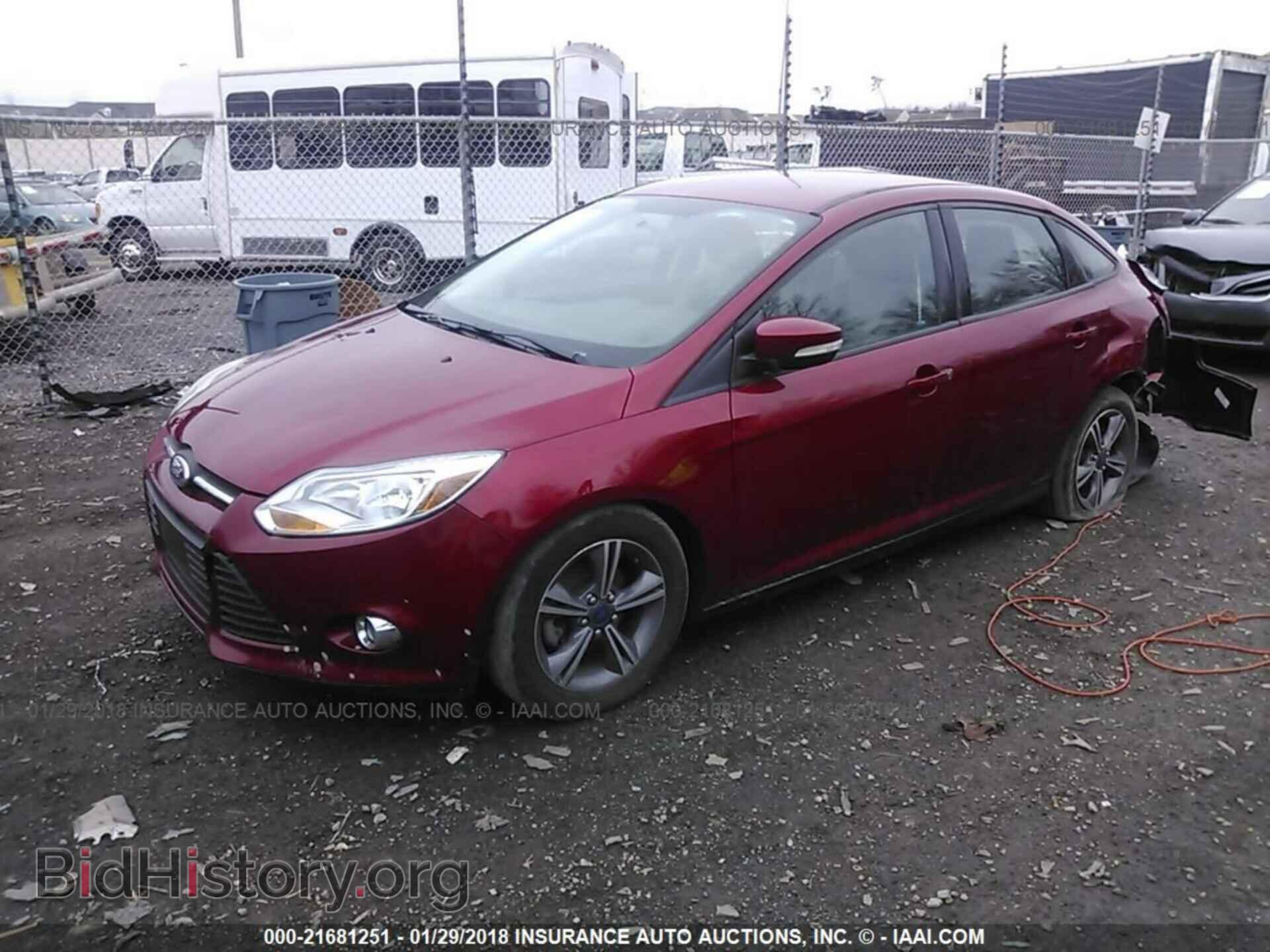 2014 Ford Focus - VIN: 1FADP3F22EL387749 - Фото 2