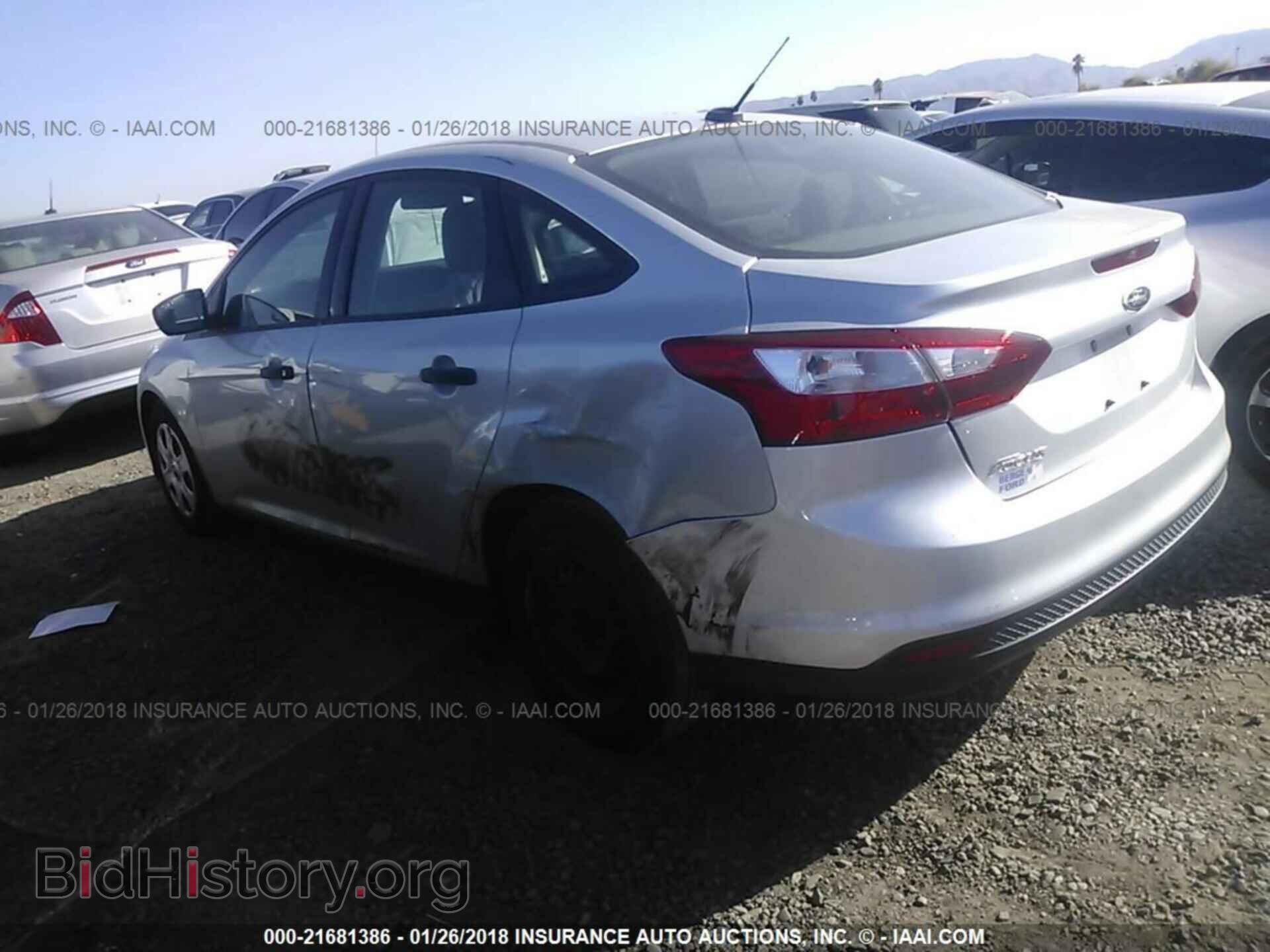 2012 Ford Focus - VIN: 1FAHP3E21CL302173 - Фото 3