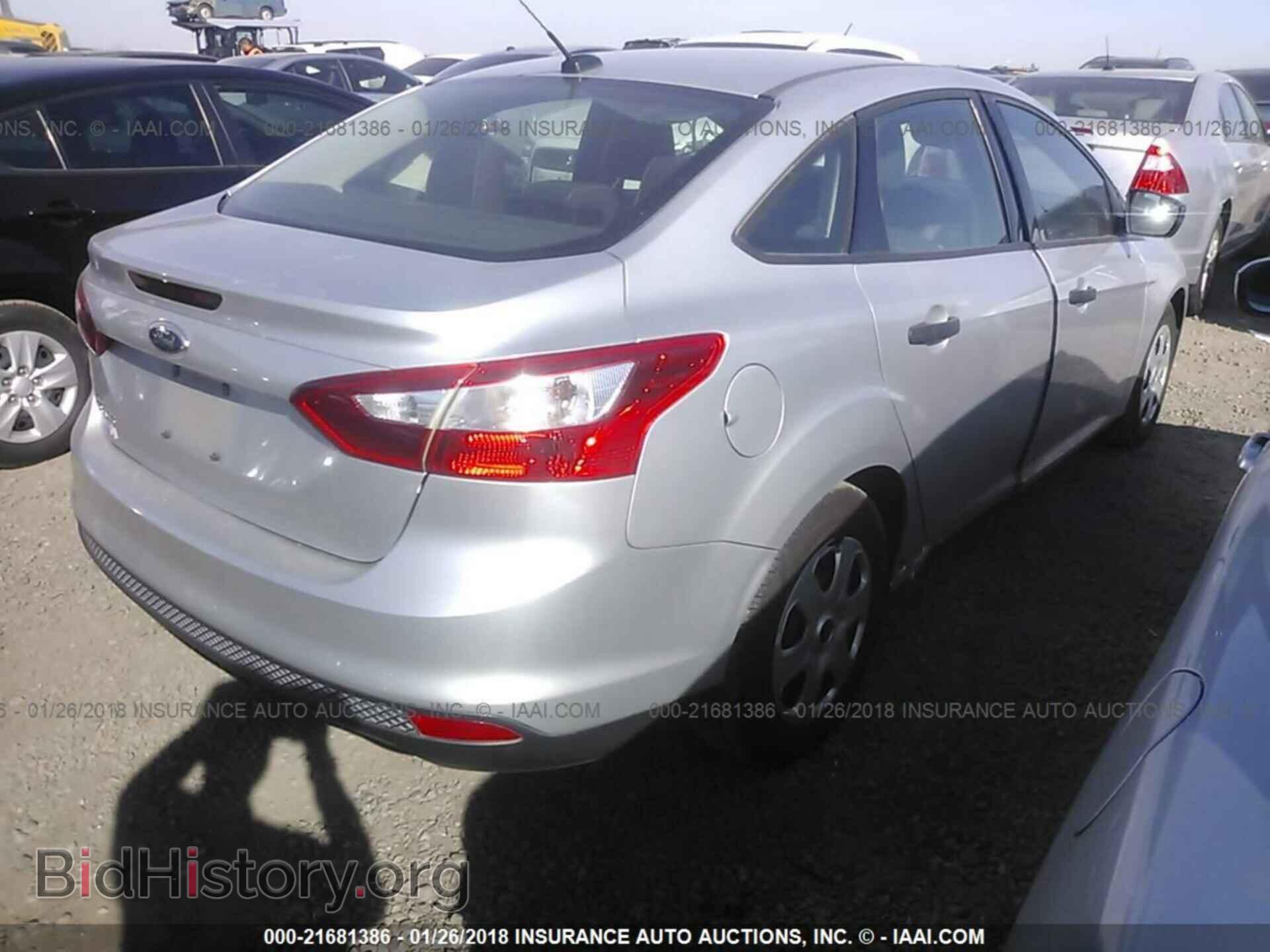 2012 Ford Focus - VIN: 1FAHP3E21CL302173 - Фото 4