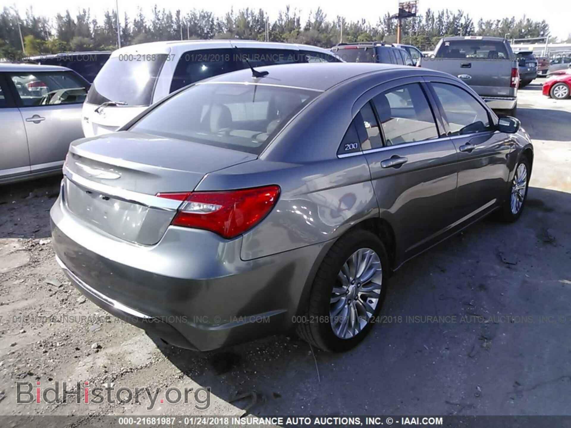 2013 Chrysler 200 - VIN: 1C3CCBBB4DN672896 - Фото 4