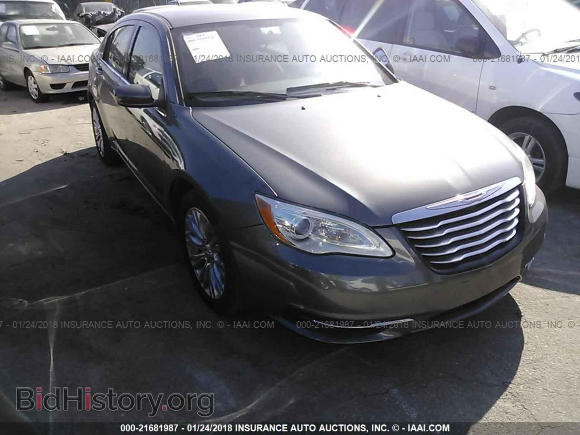 2013 Chrysler 200 - VIN: 1C3CCBBB4DN672896 - Фото 6