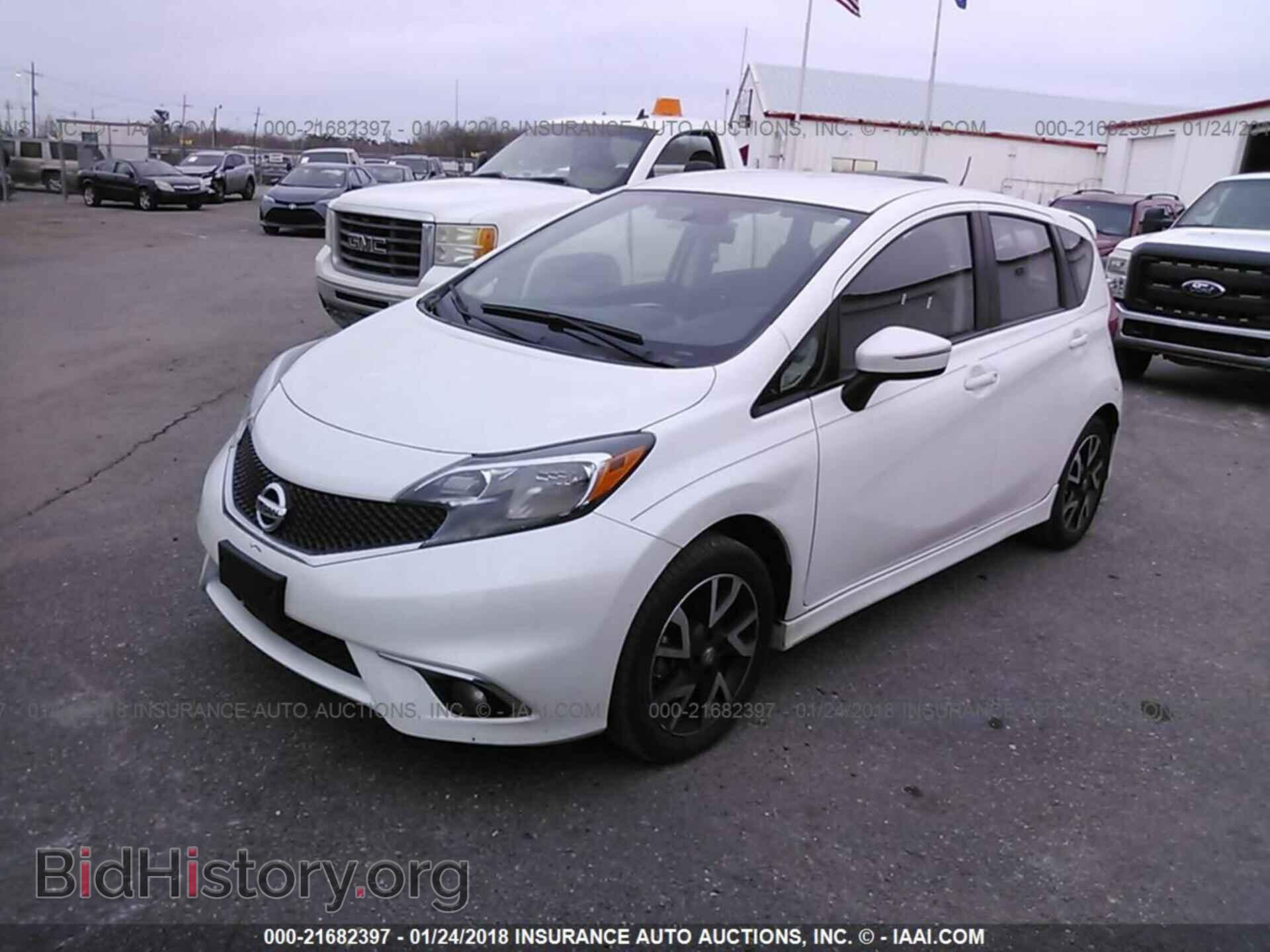 2015 Nissan Versa note - VIN: 3N1CE2CP3FL389489 - Фото 2