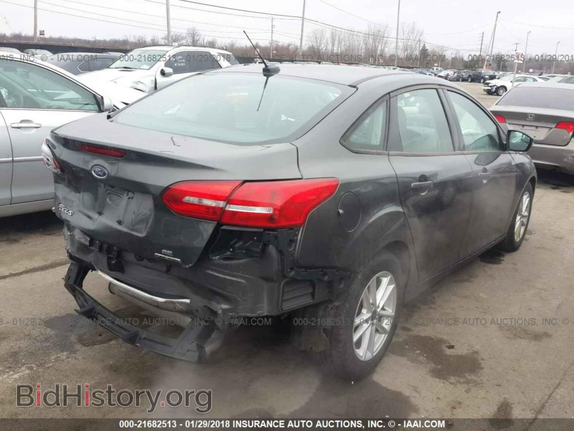 2016 Ford Focus - VIN: 1FADP3F23GL318622 - Photo 4