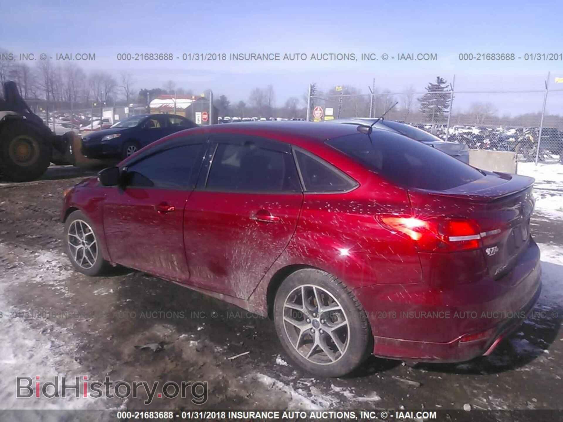 2016 Ford Focus - VIN: 1FADP3F20GL374257 - Фото 3