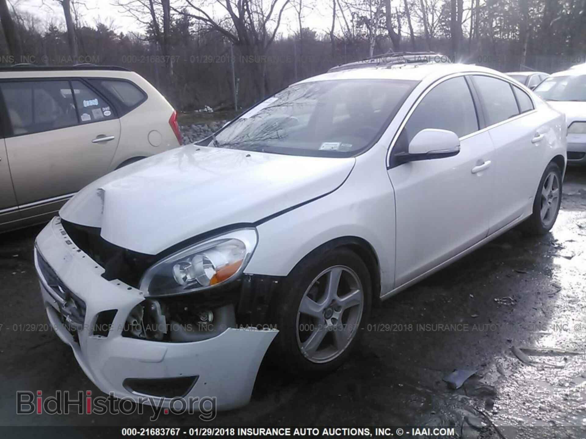 2013 Volvo S60 - VIN: YV1612FH9D2178140 - Фото 2