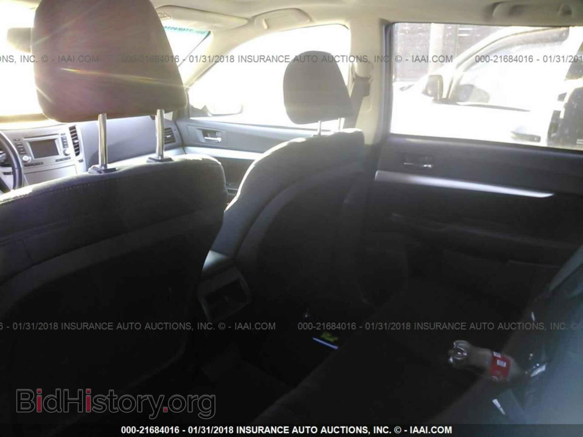 2014 Subaru Outback - VIN: 4S4BRBDC8E3284185 - Photo 8