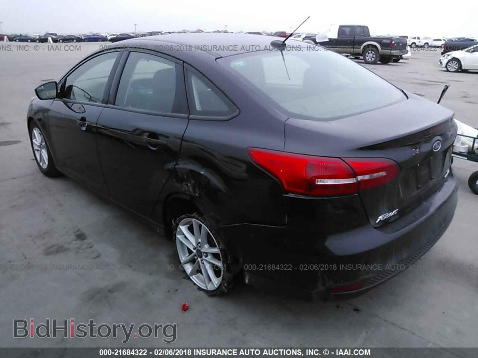 2016 Ford Focus - VIN: 1FADP3F23GL212445 - Photo 3