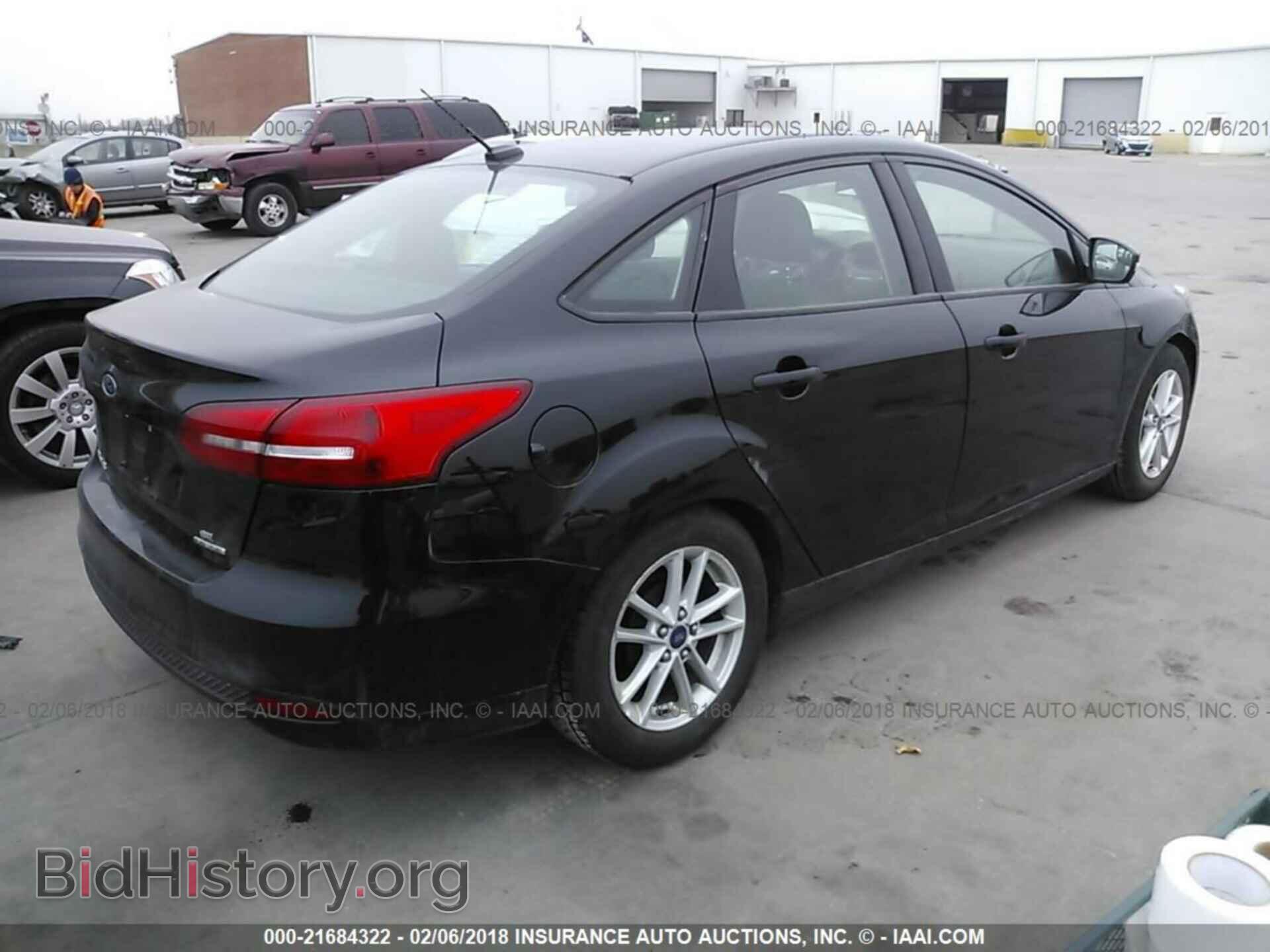 2016 Ford Focus - VIN: 1FADP3F23GL212445 - Photo 4
