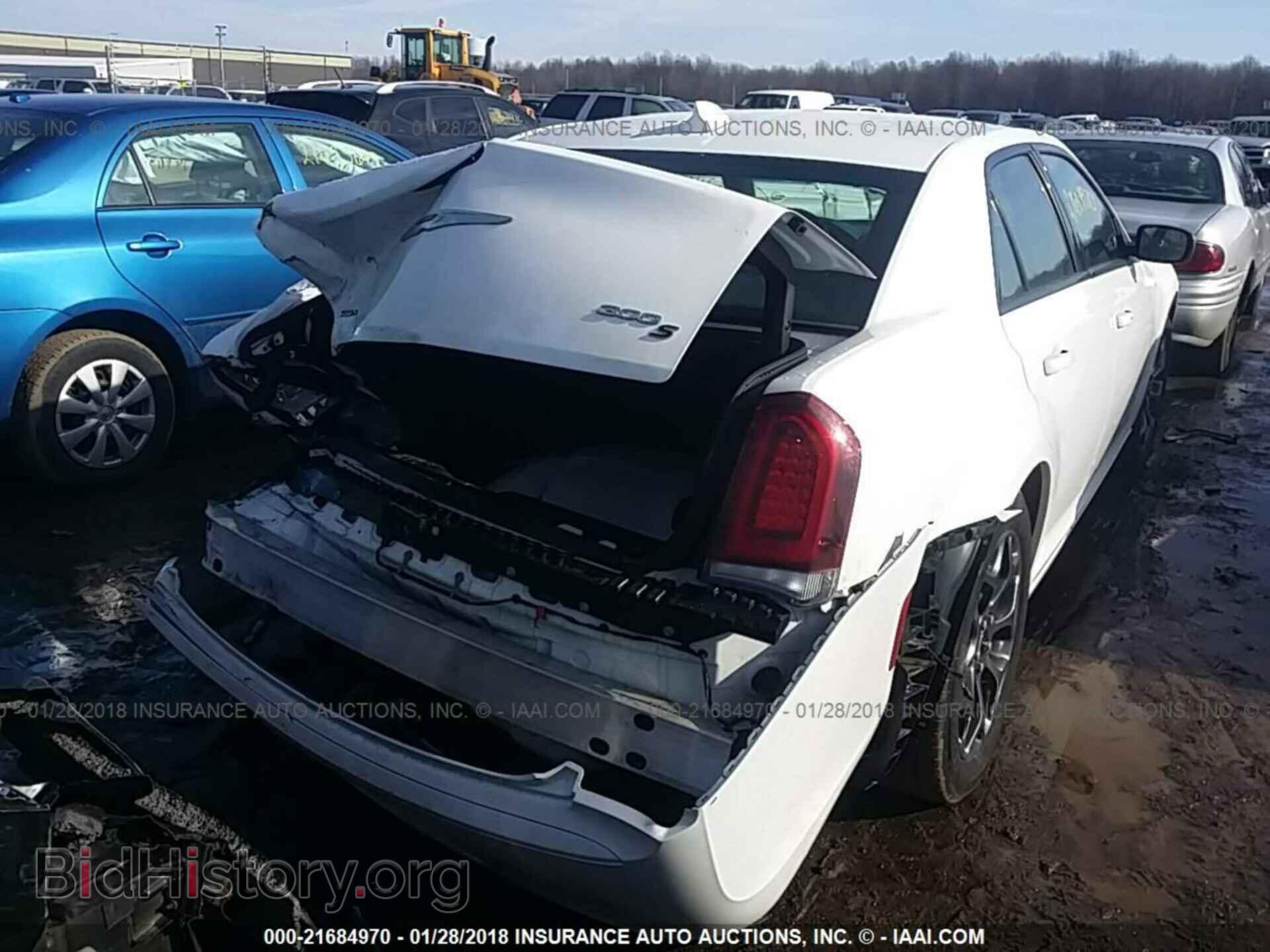 2017 Chrysler 300 - VIN: 2C3CCAGG8HH540365 - Photo 4
