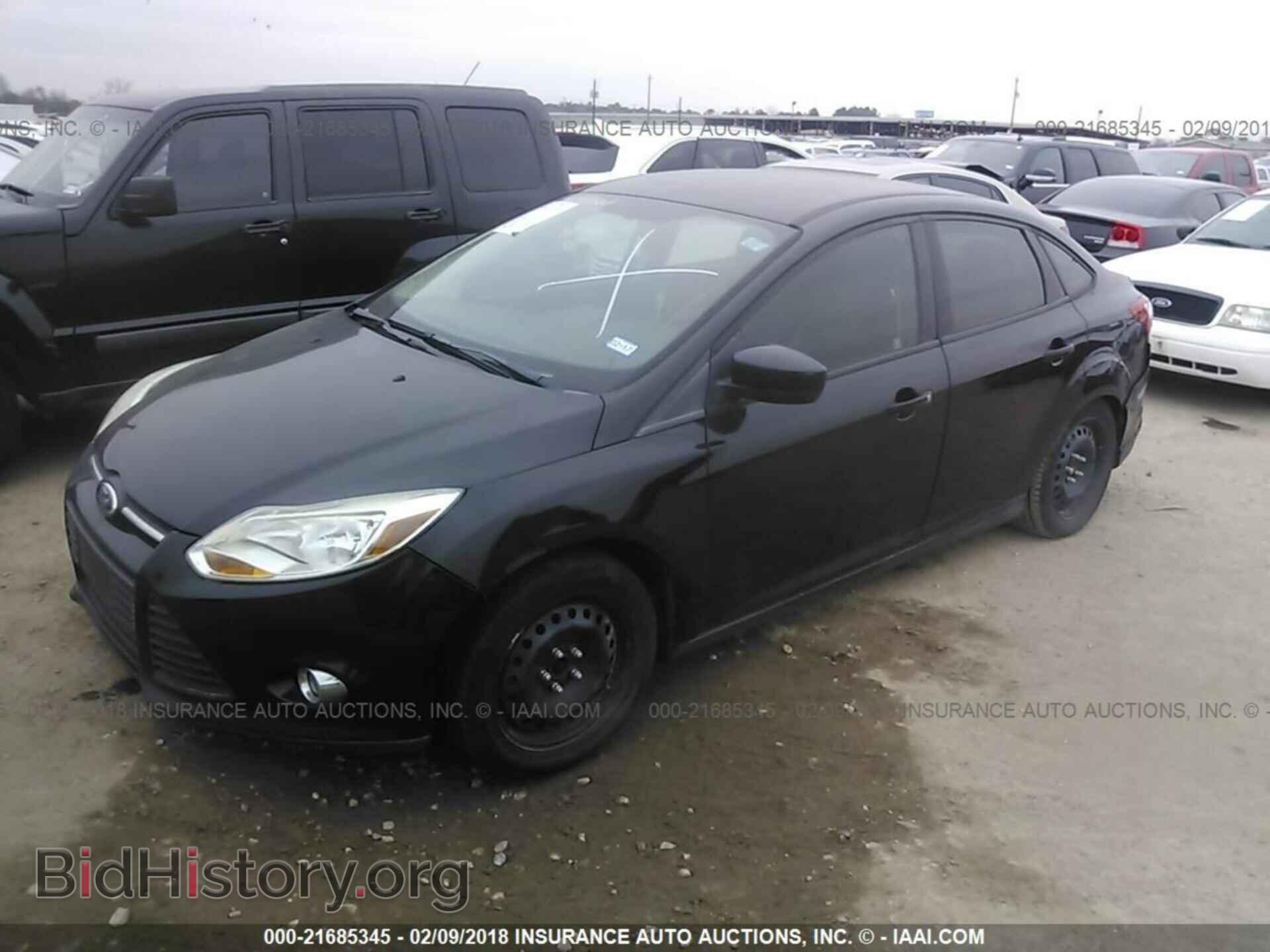 2012 Ford Focus - VIN: 1FAHP3F27CL243368 - Фото 2