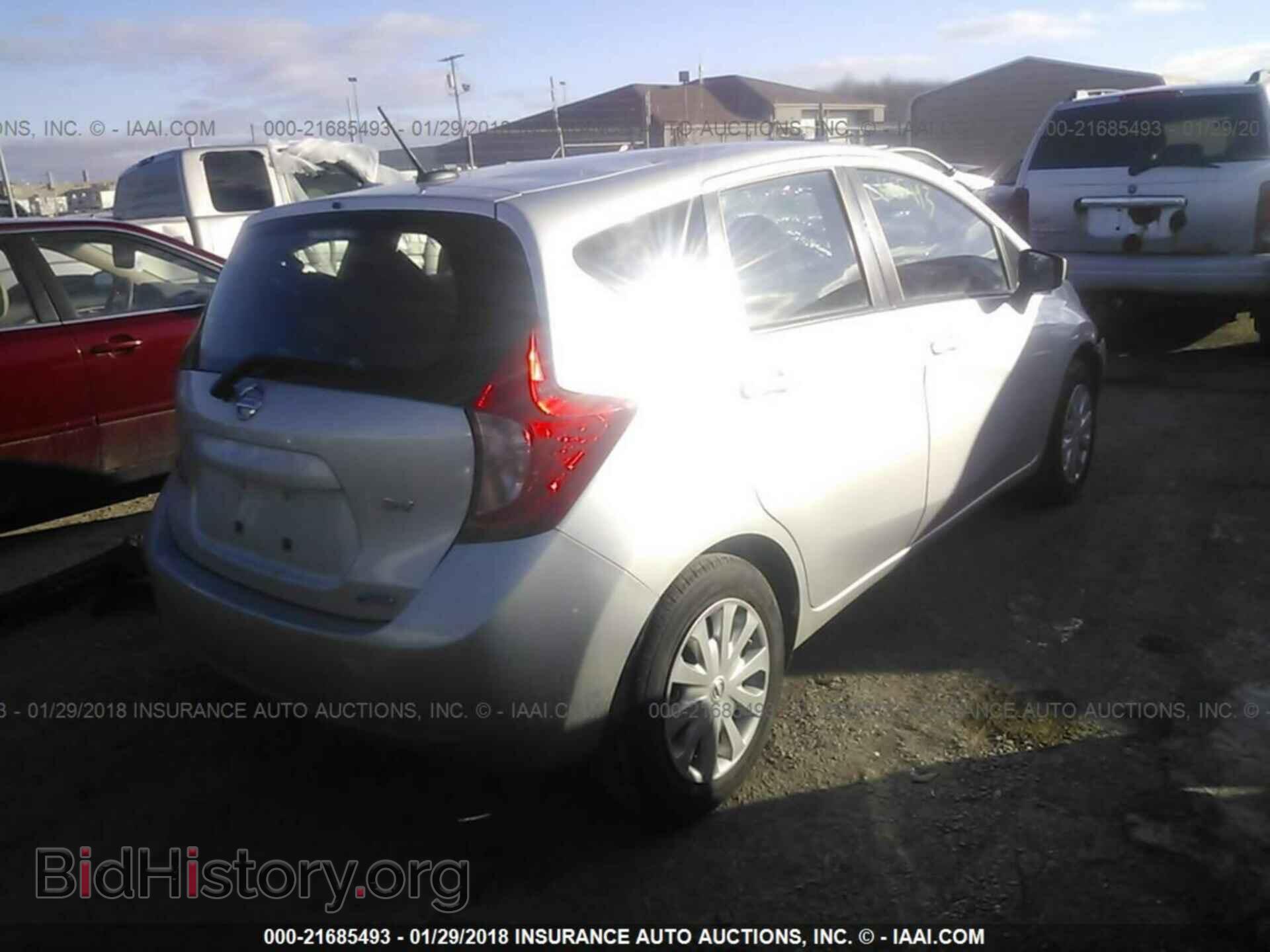 2016 Nissan Versa note - VIN: 3N1CE2CP9GL360497 - Photo 4