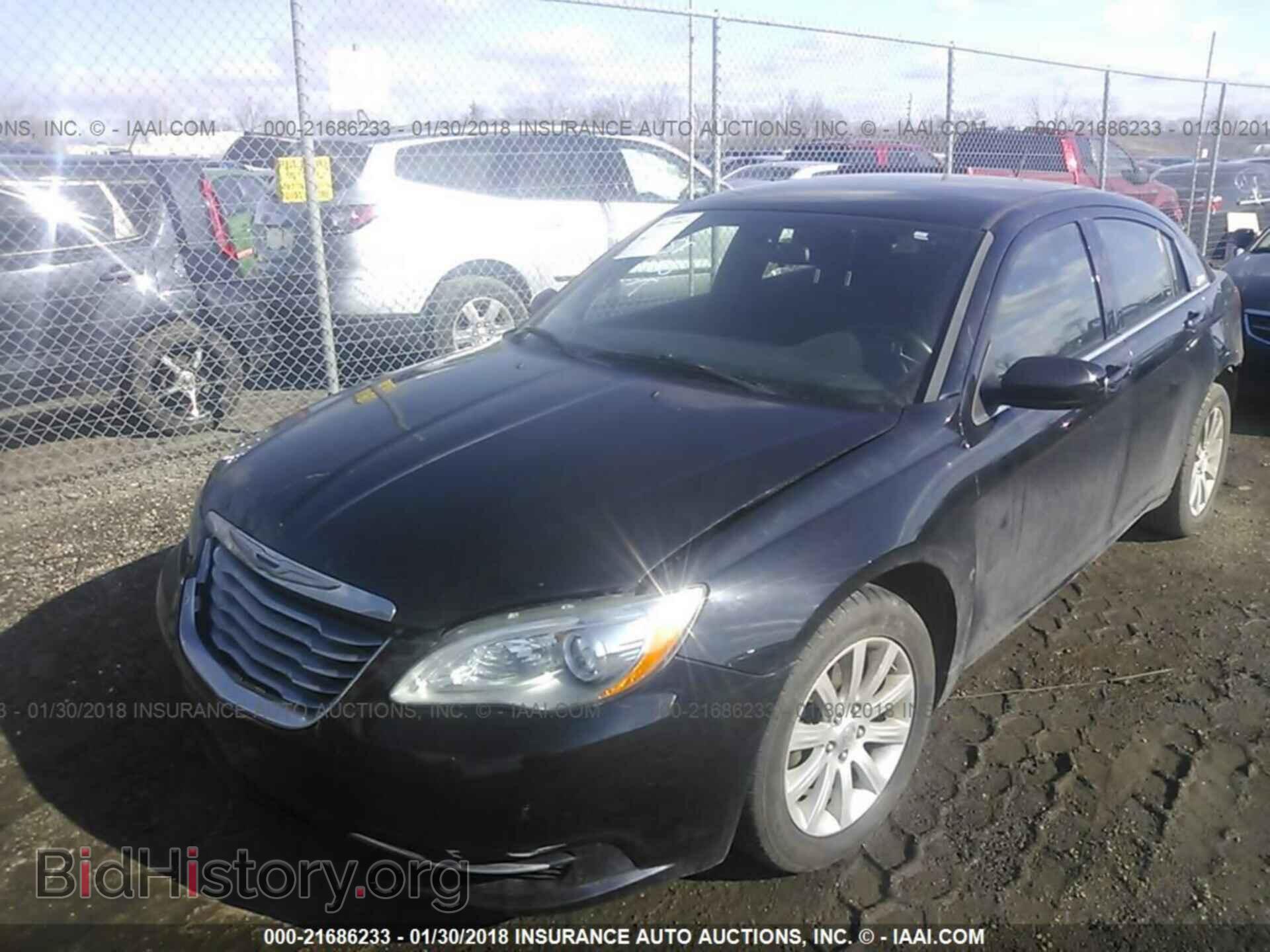 2013 Chrysler 200 - VIN: 1C3CCBBB8DN597507 - Photo 2