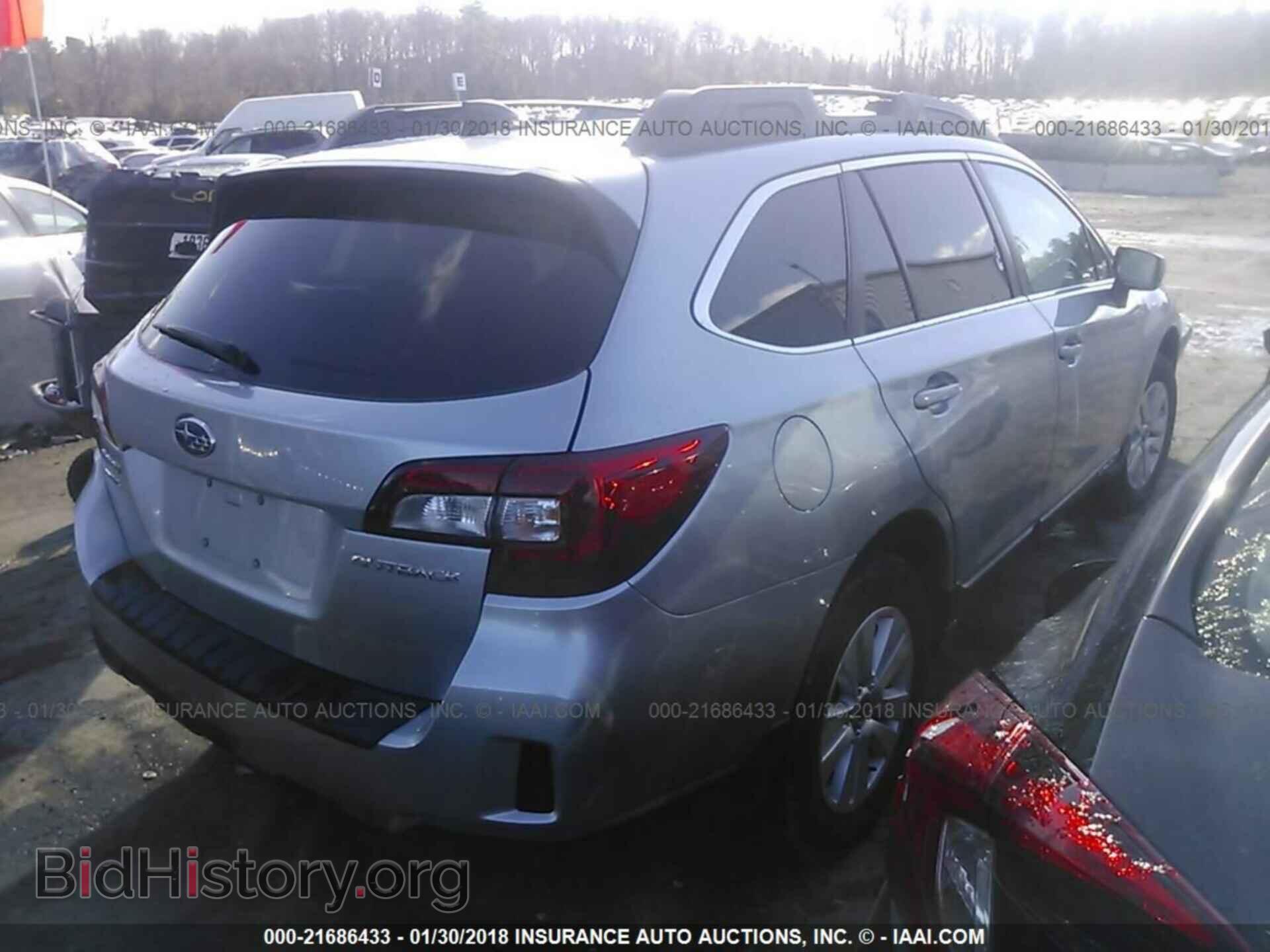 2016 Subaru Outback - VIN: 4S4BSBCC7G3309618 - Photo 4