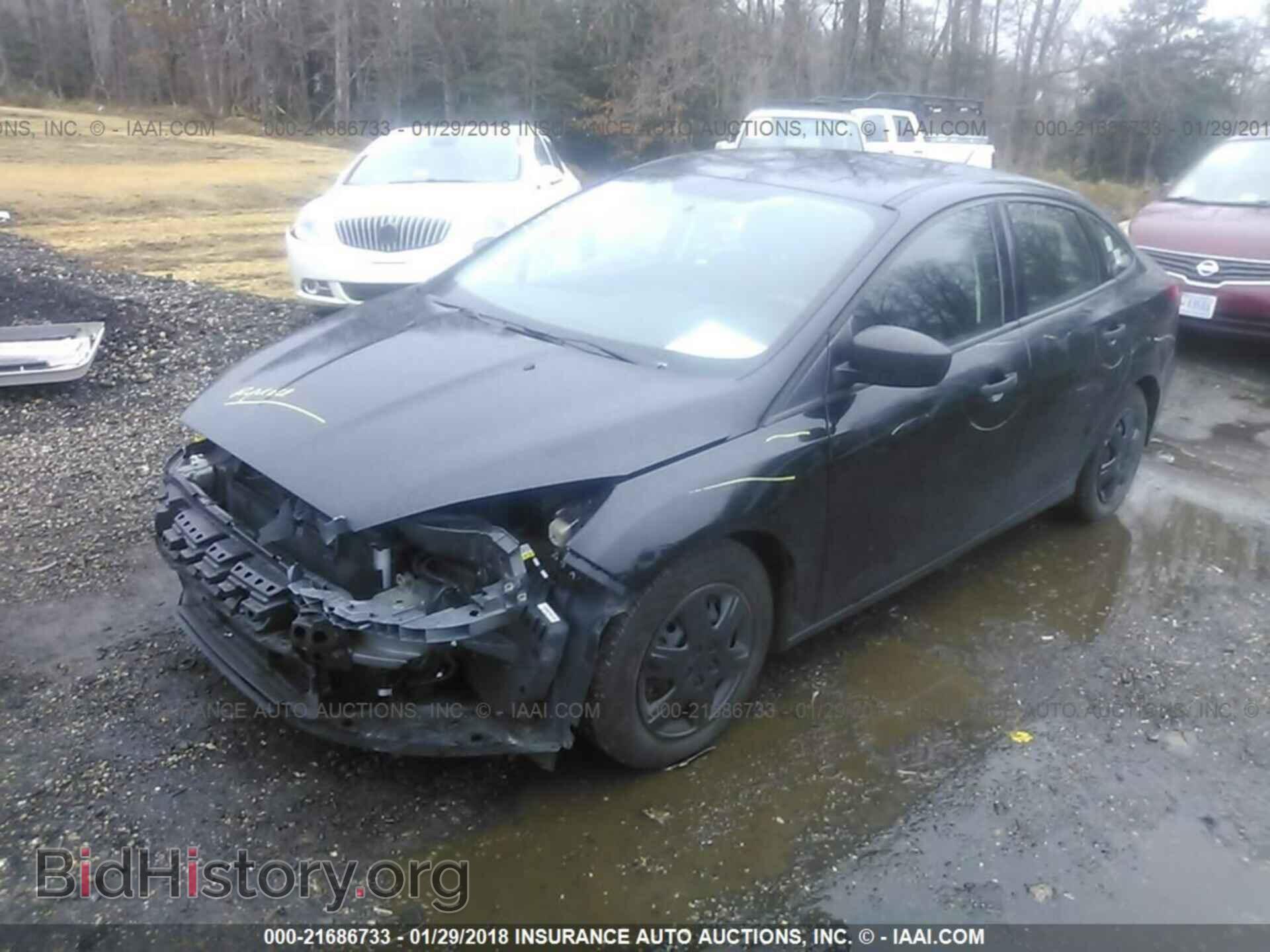 2015 Ford Focus - VIN: 1FADP3E24FL312084 - Photo 2