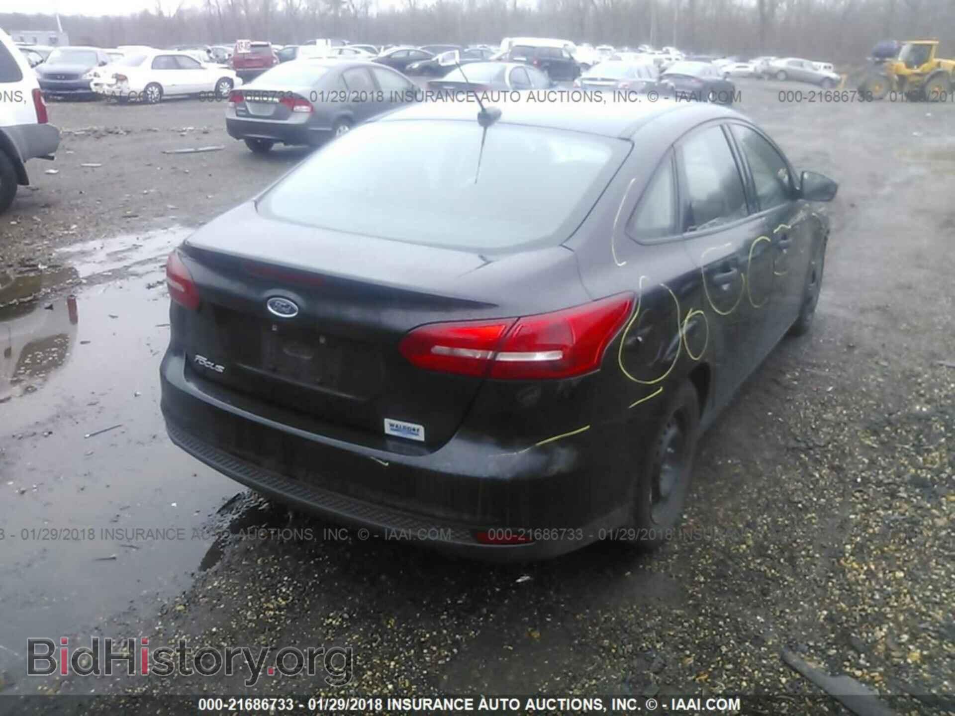 2015 Ford Focus - VIN: 1FADP3E24FL312084 - Photo 4