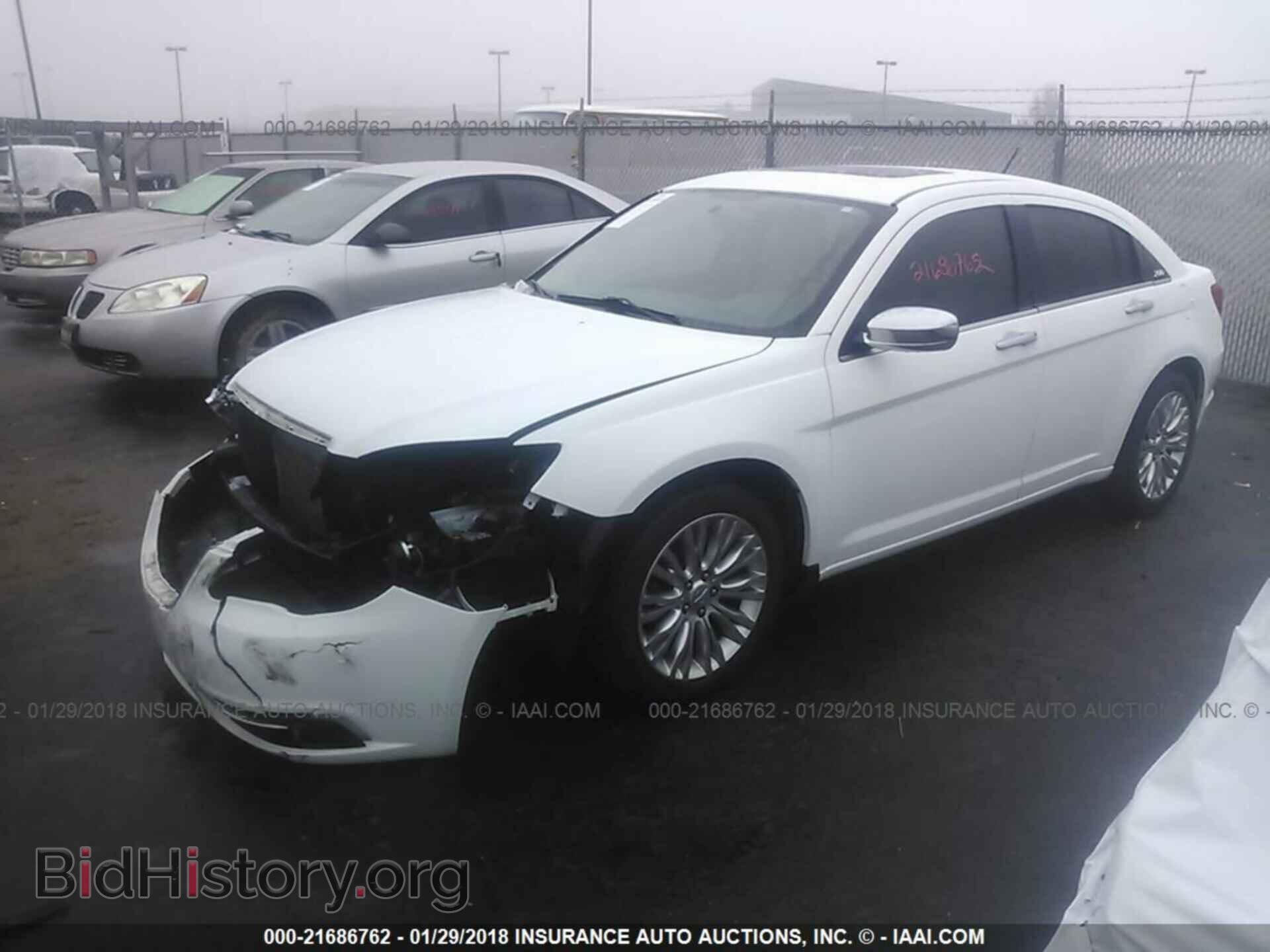 2012 Chrysler 200 - VIN: 1C3CCBCB3CN162326 - Photo 2