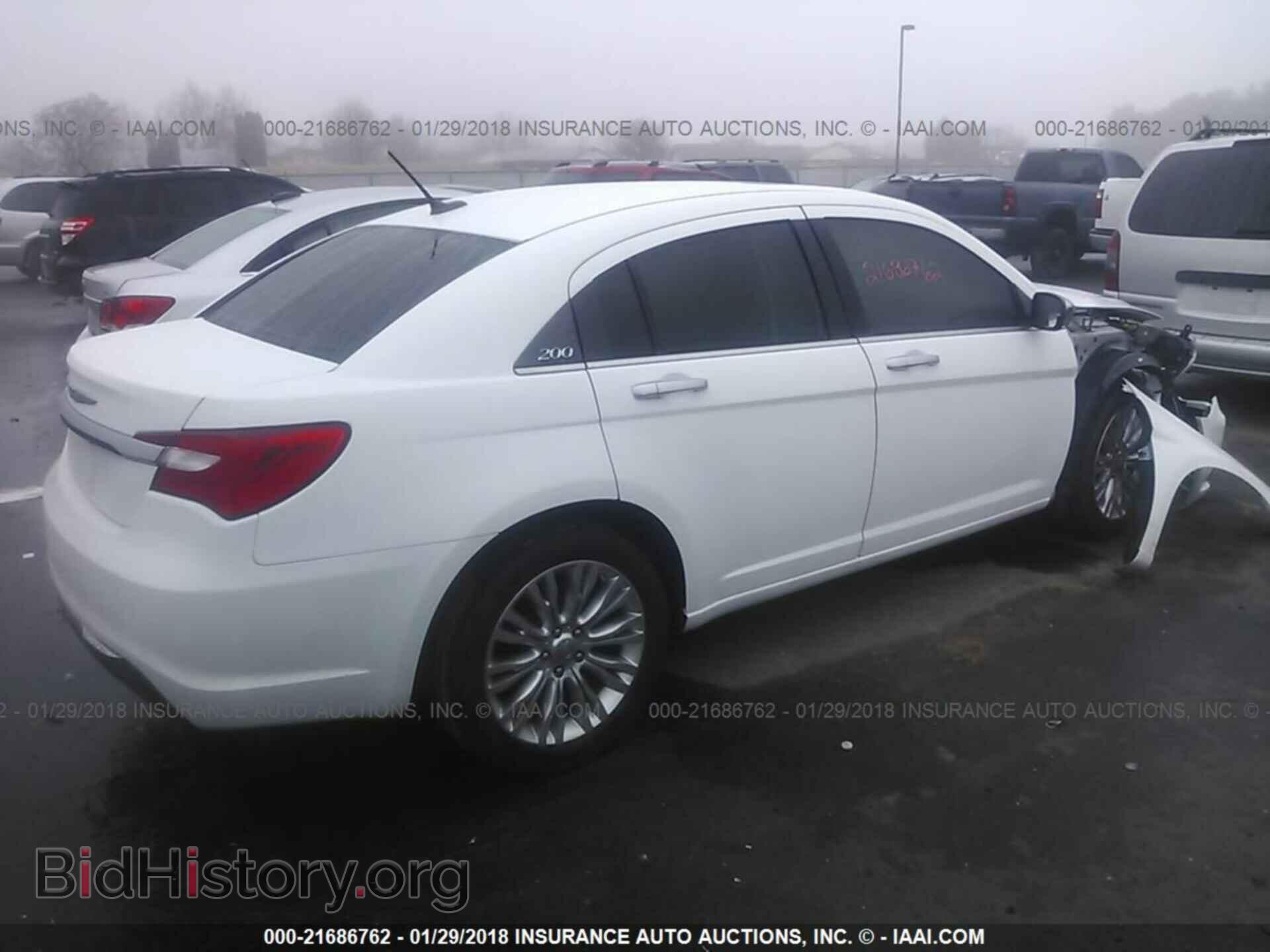 2012 Chrysler 200 - VIN: 1C3CCBCB3CN162326 - Photo 4