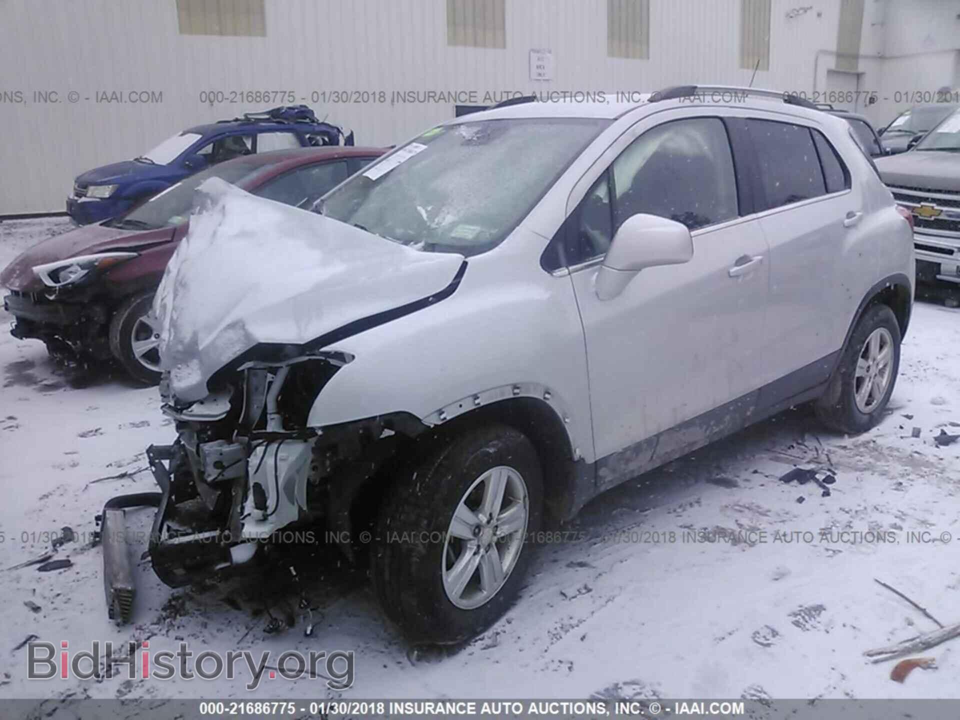 2016 Chevrolet Trax - VIN: 3GNCJPSB5GL258357 - Фото 2