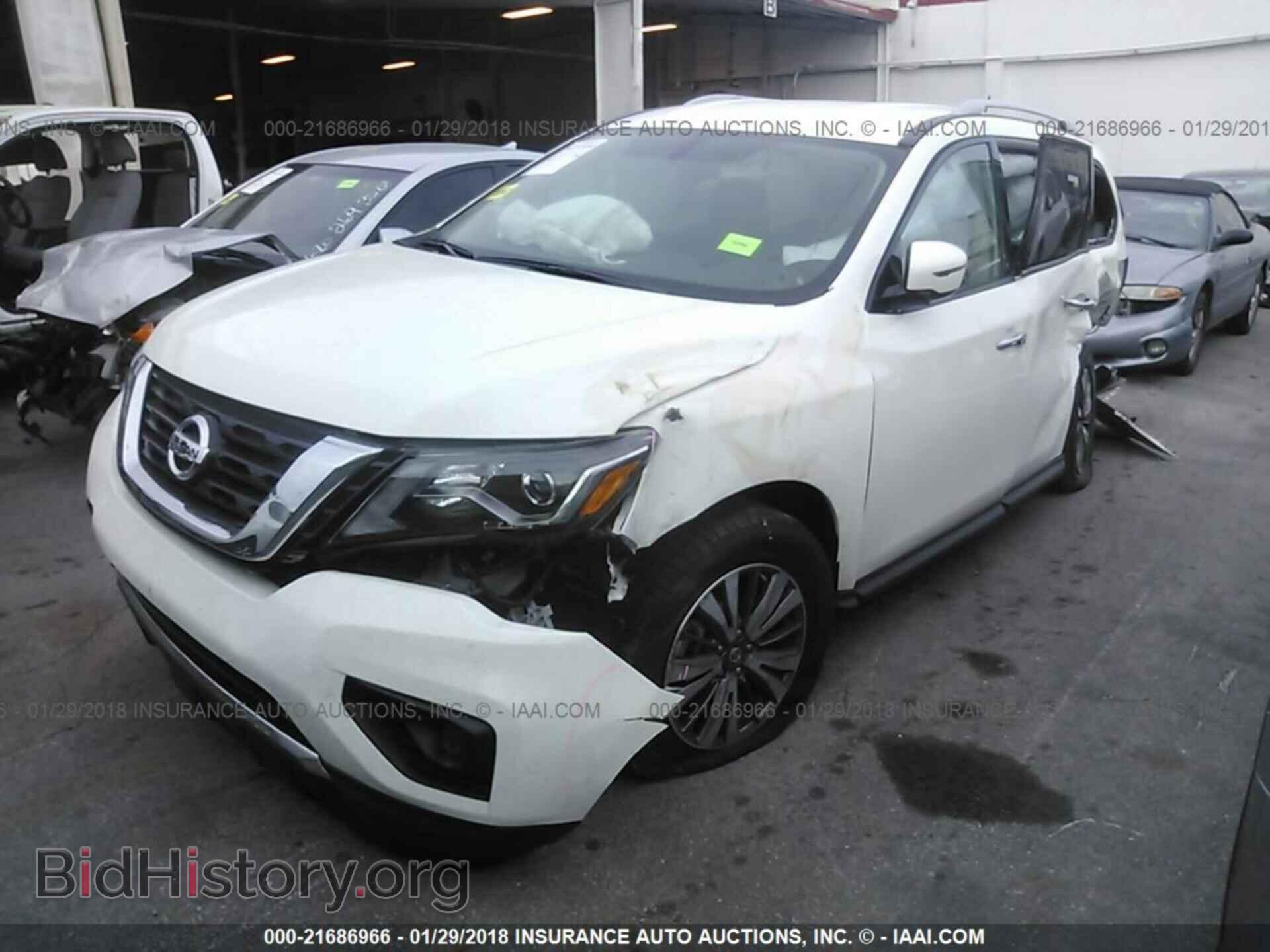 2017 Nissan Pathfinder - VIN: 5N1DR2MN9HC628511 - Фото 2