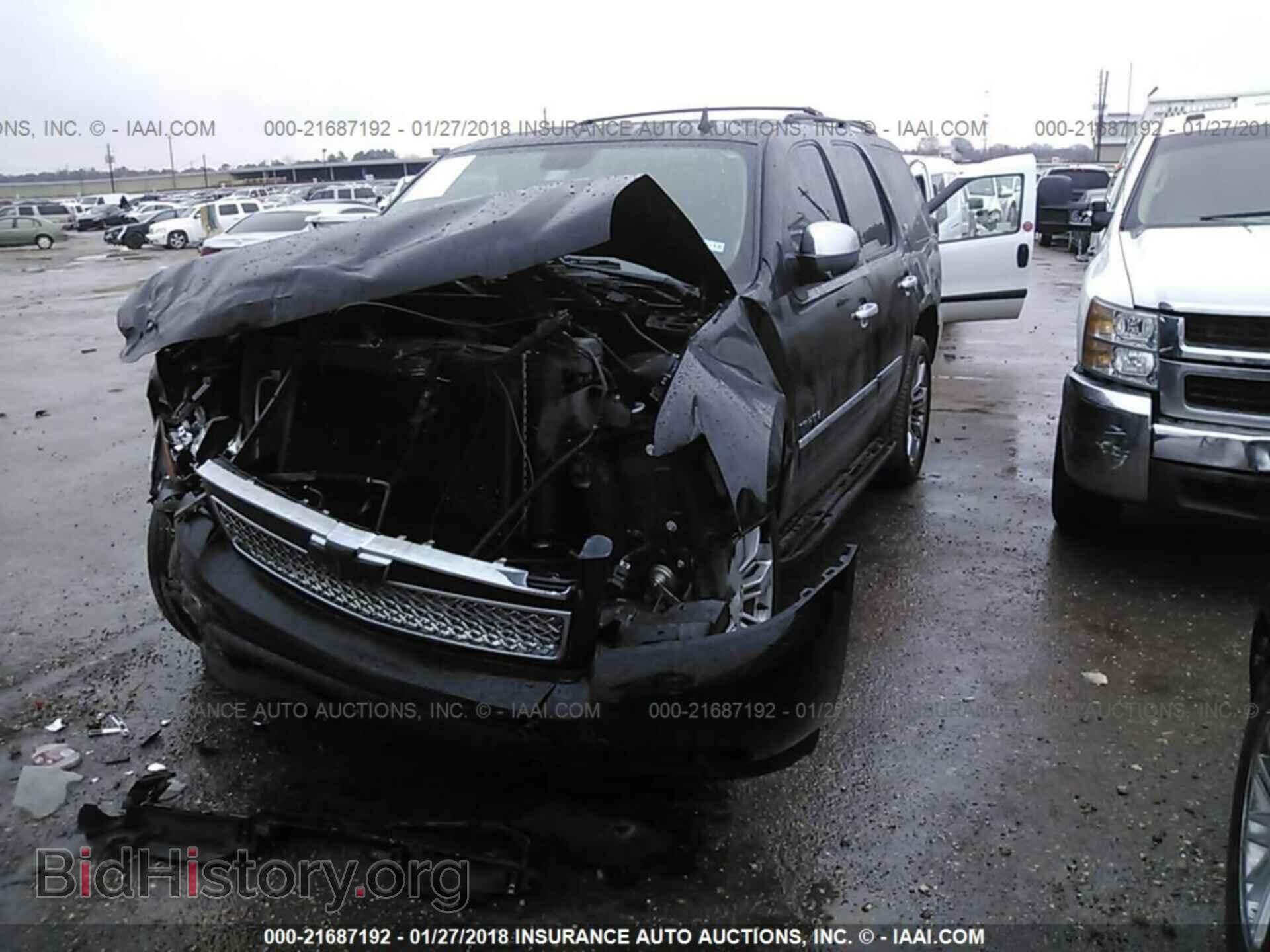2012 Chevrolet Tahoe - VIN: 1GNSCCE08CR201212 - Фото 2