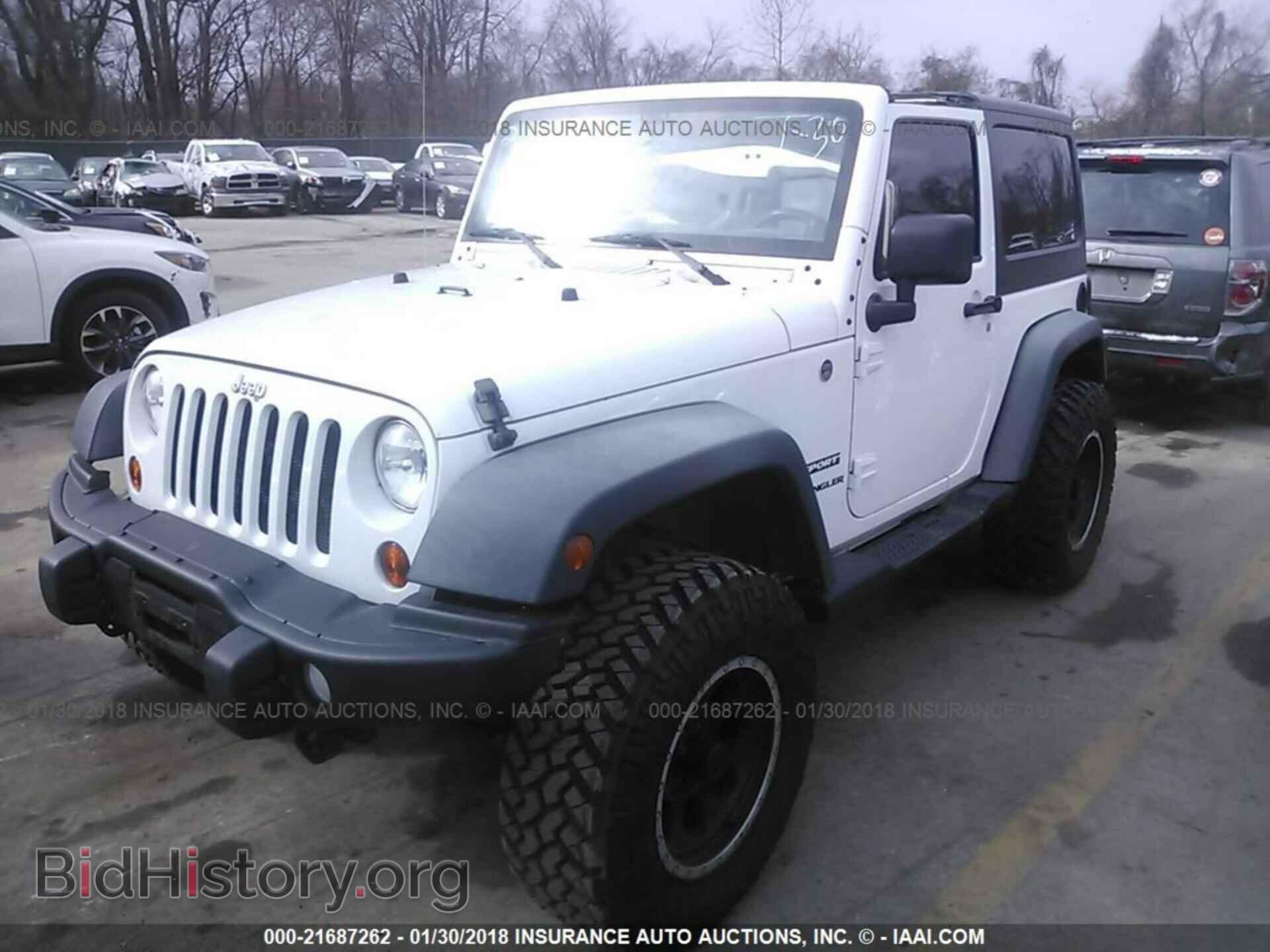 2011 Jeep Wrangler - VIN: 1J4AA2D19BL538143 - Фото 2