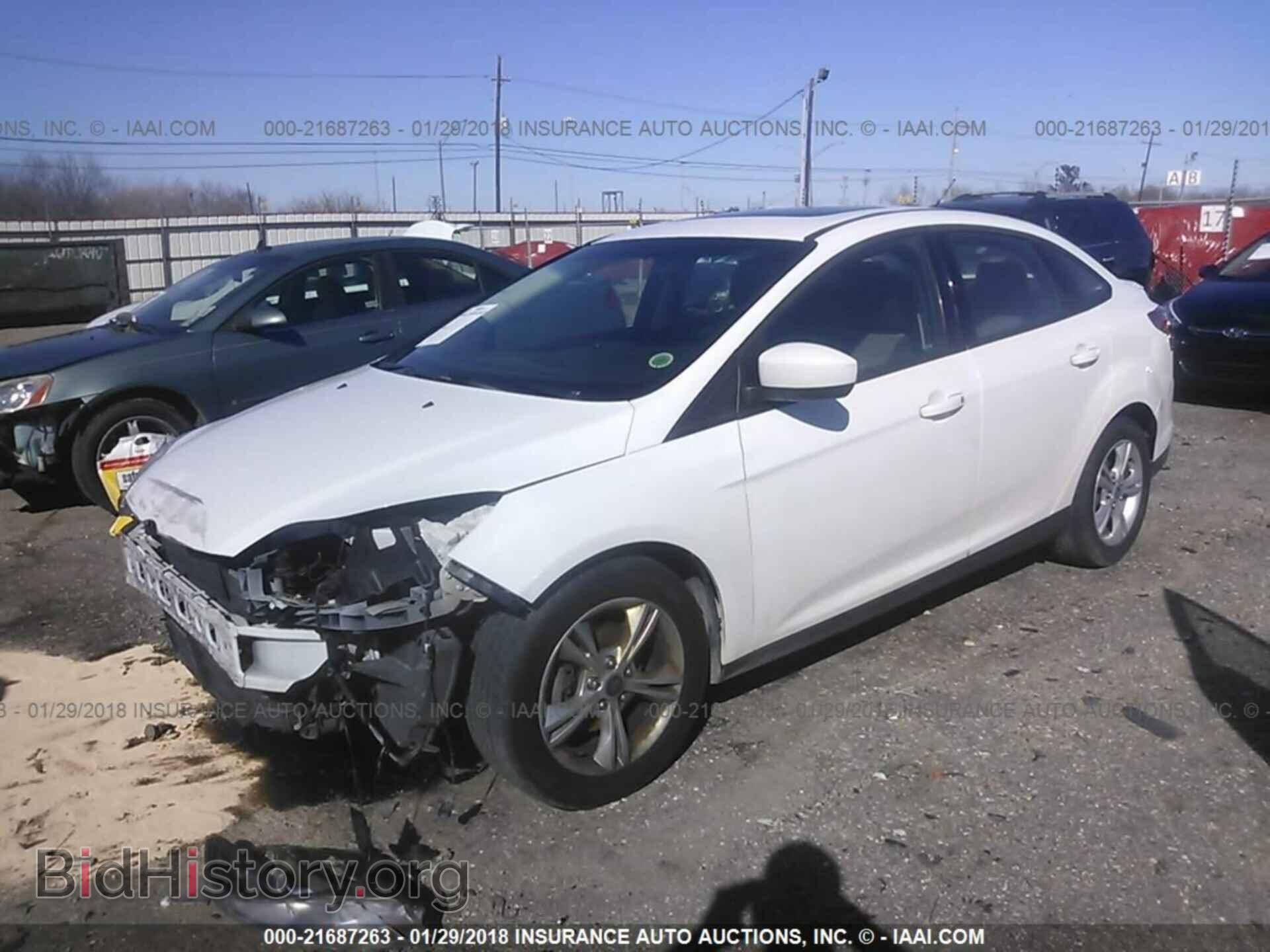 2012 Ford Focus - VIN: 1FAHP3F26CL402168 - Фото 2