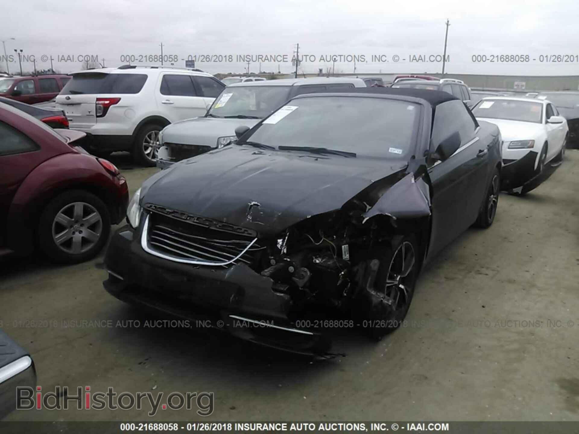 2013 Chrysler 200 - VIN: 1C3BCBEB4DN580775 - Photo 2