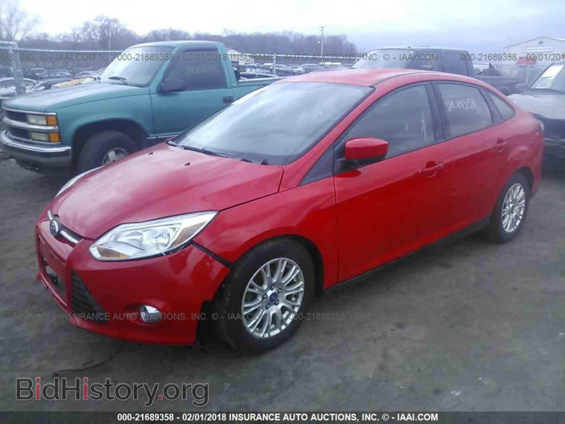 2012 Ford Focus - VIN: 1FAHP3F21CL132850 - Фото 2