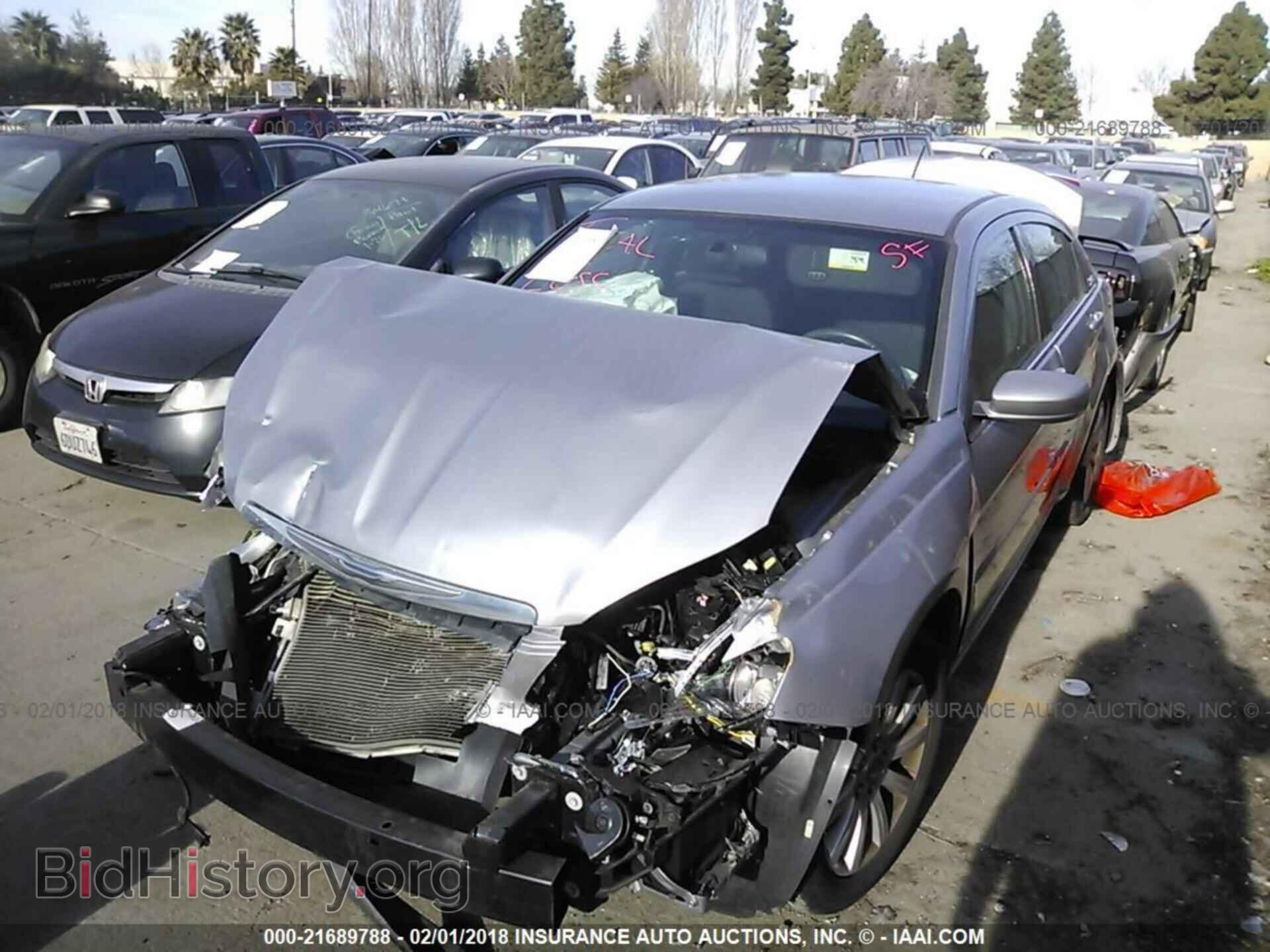 2013 Chrysler 200 - VIN: 1C3CCBBB6DN606088 - Photo 2