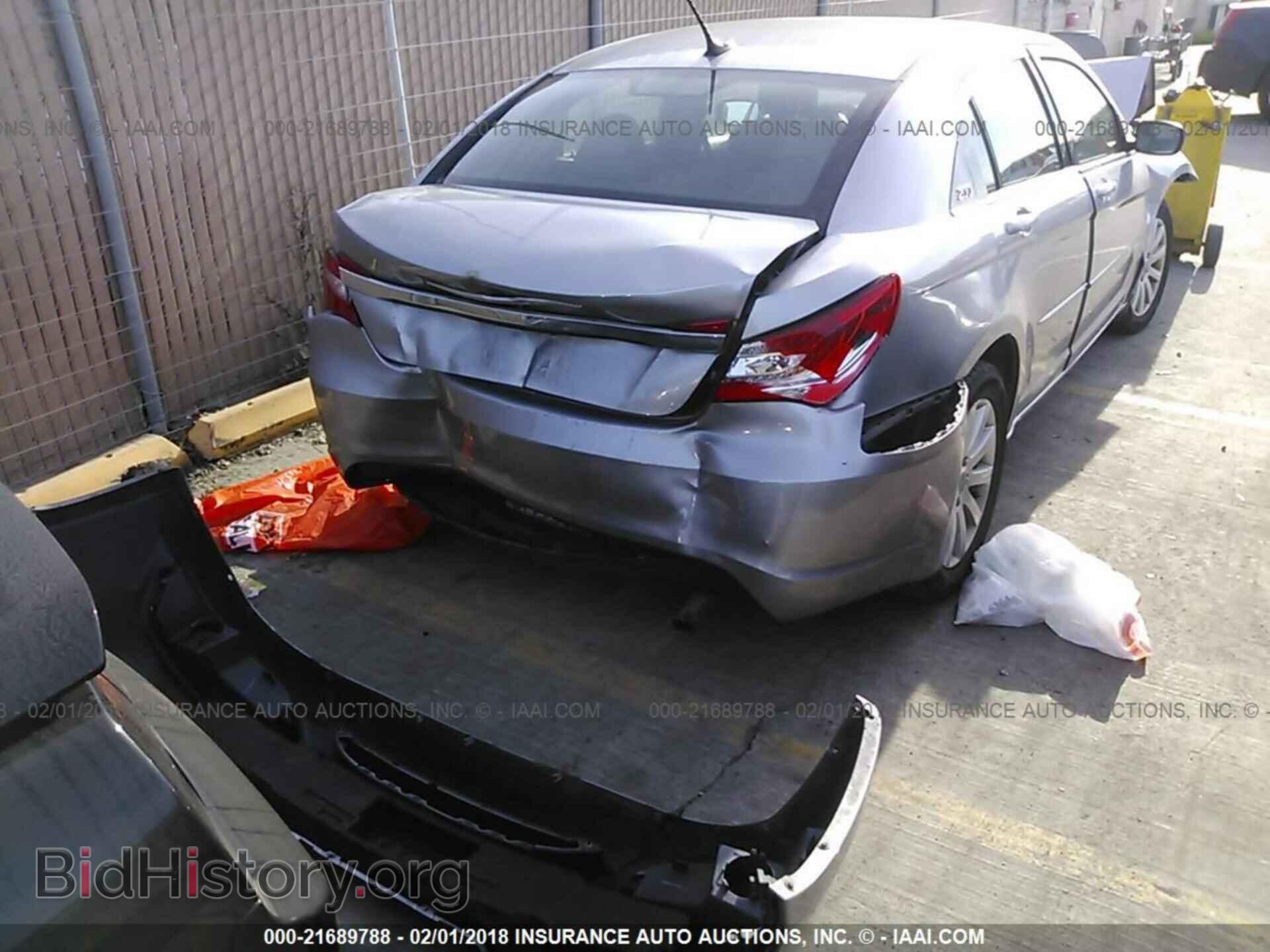 2013 Chrysler 200 - VIN: 1C3CCBBB6DN606088 - Photo 4