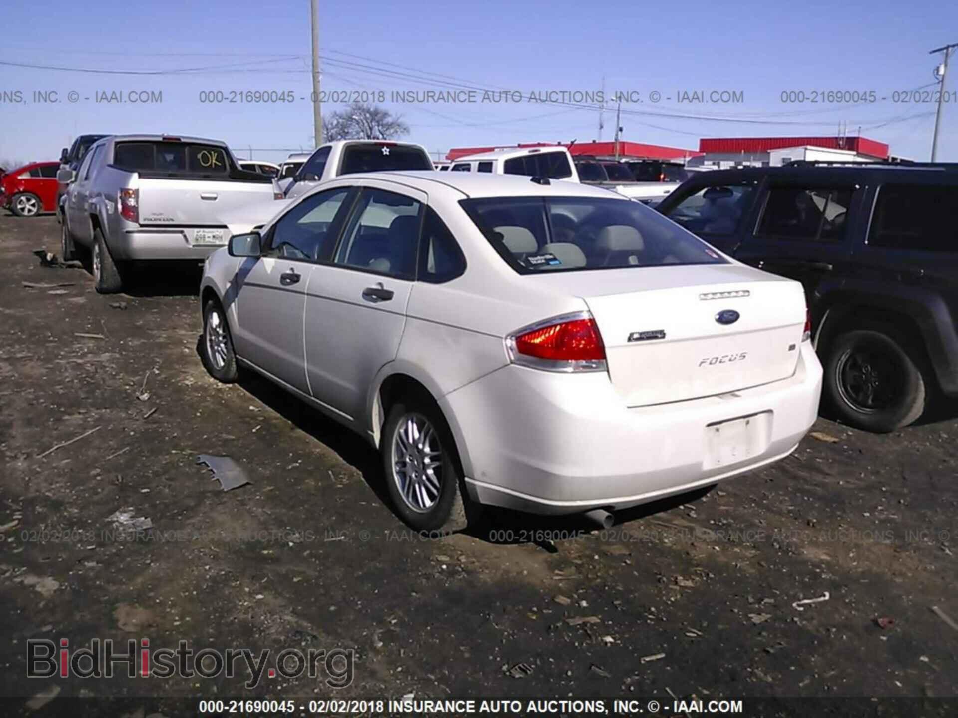 2011 Ford Focus - VIN: 1FAHP3FN5BW158990 - Фото 3