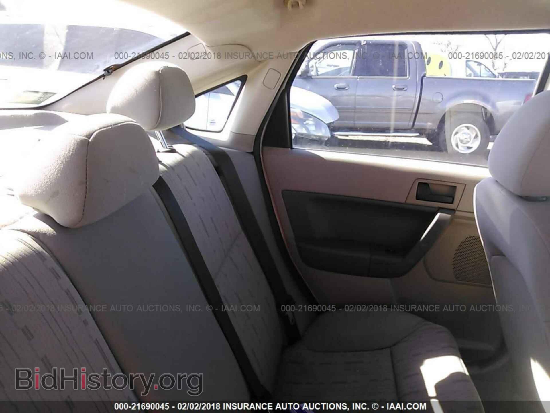 2011 Ford Focus - VIN: 1FAHP3FN5BW158990 - Фото 8
