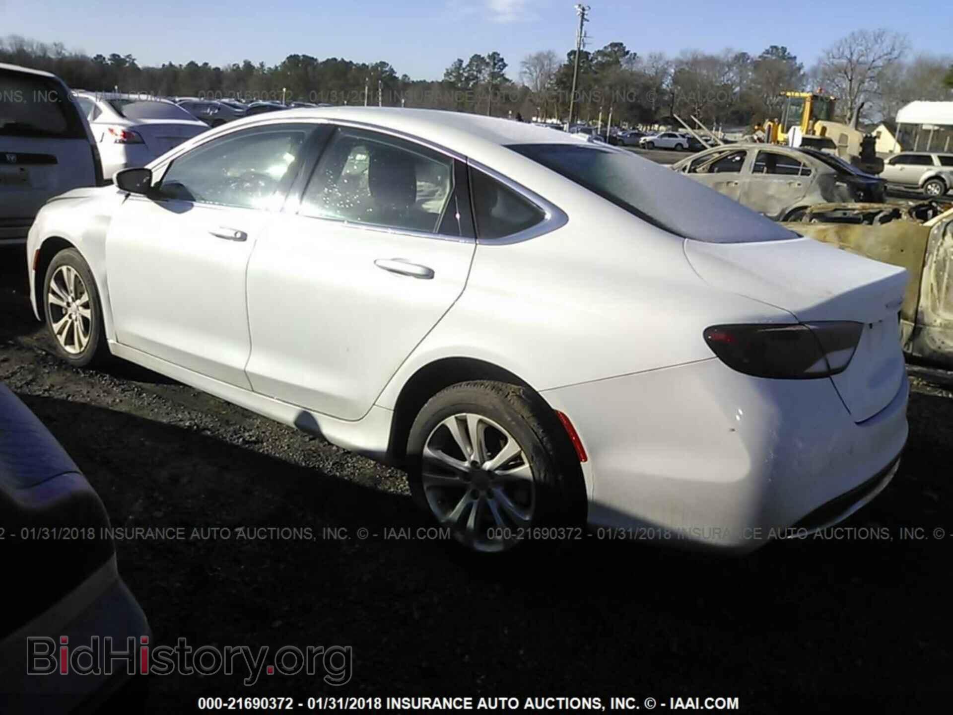 2015 Chrysler 200 - VIN: 1C3CCCAB1FN555660 - Photo 3