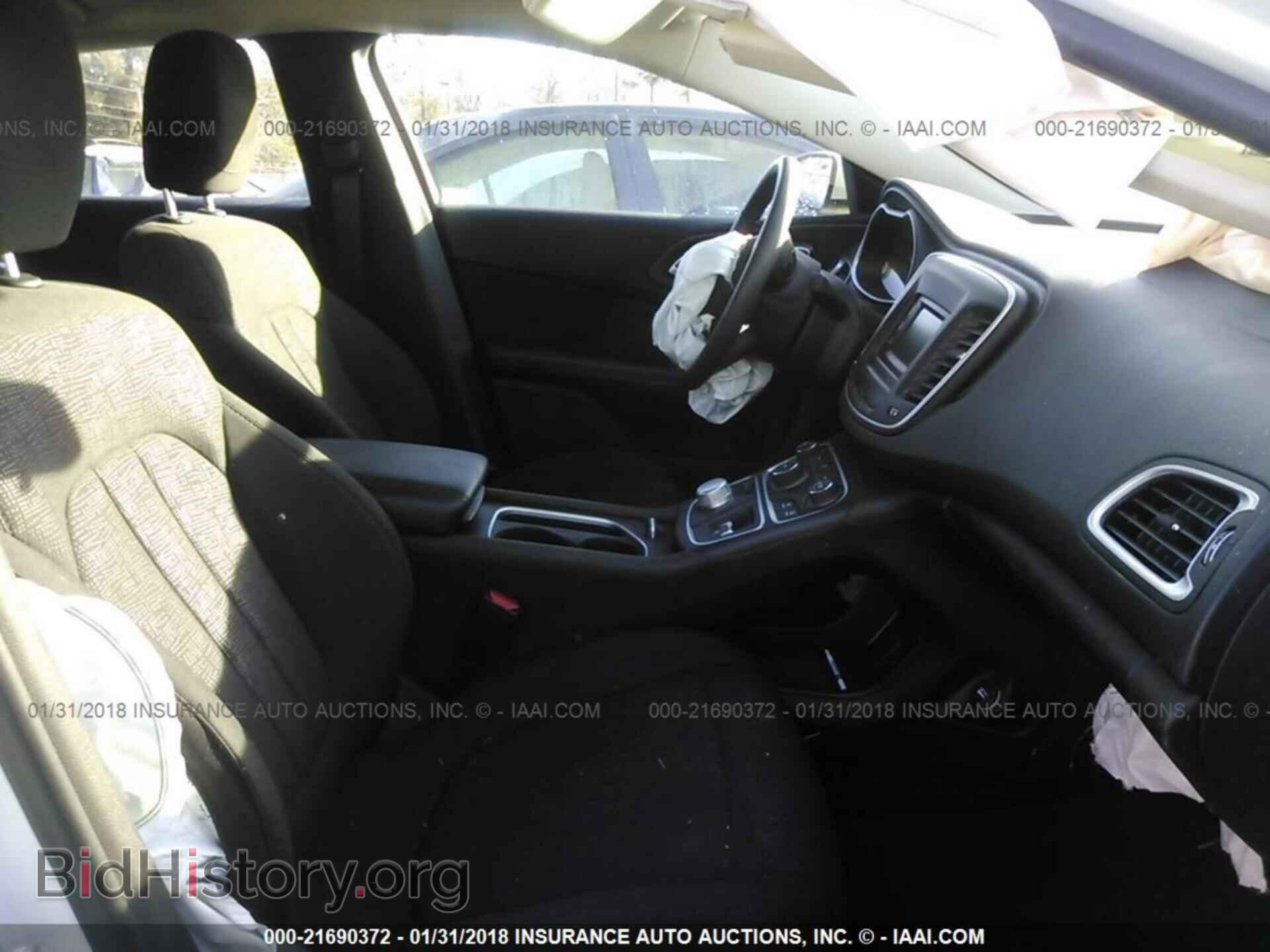 2015 Chrysler 200 - VIN: 1C3CCCAB1FN555660 - Photo 5