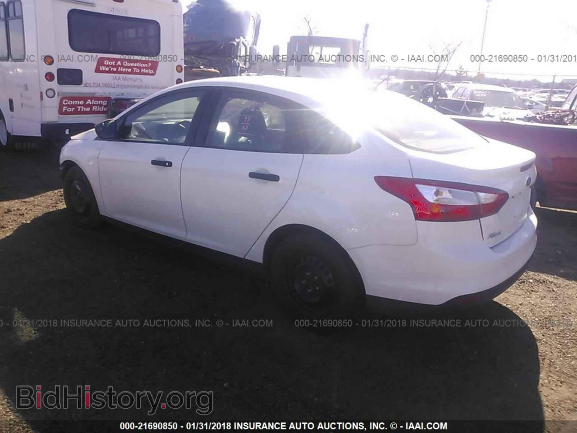2014 Ford Focus - VIN: 1FADP3E28EL124313 - Фото 3