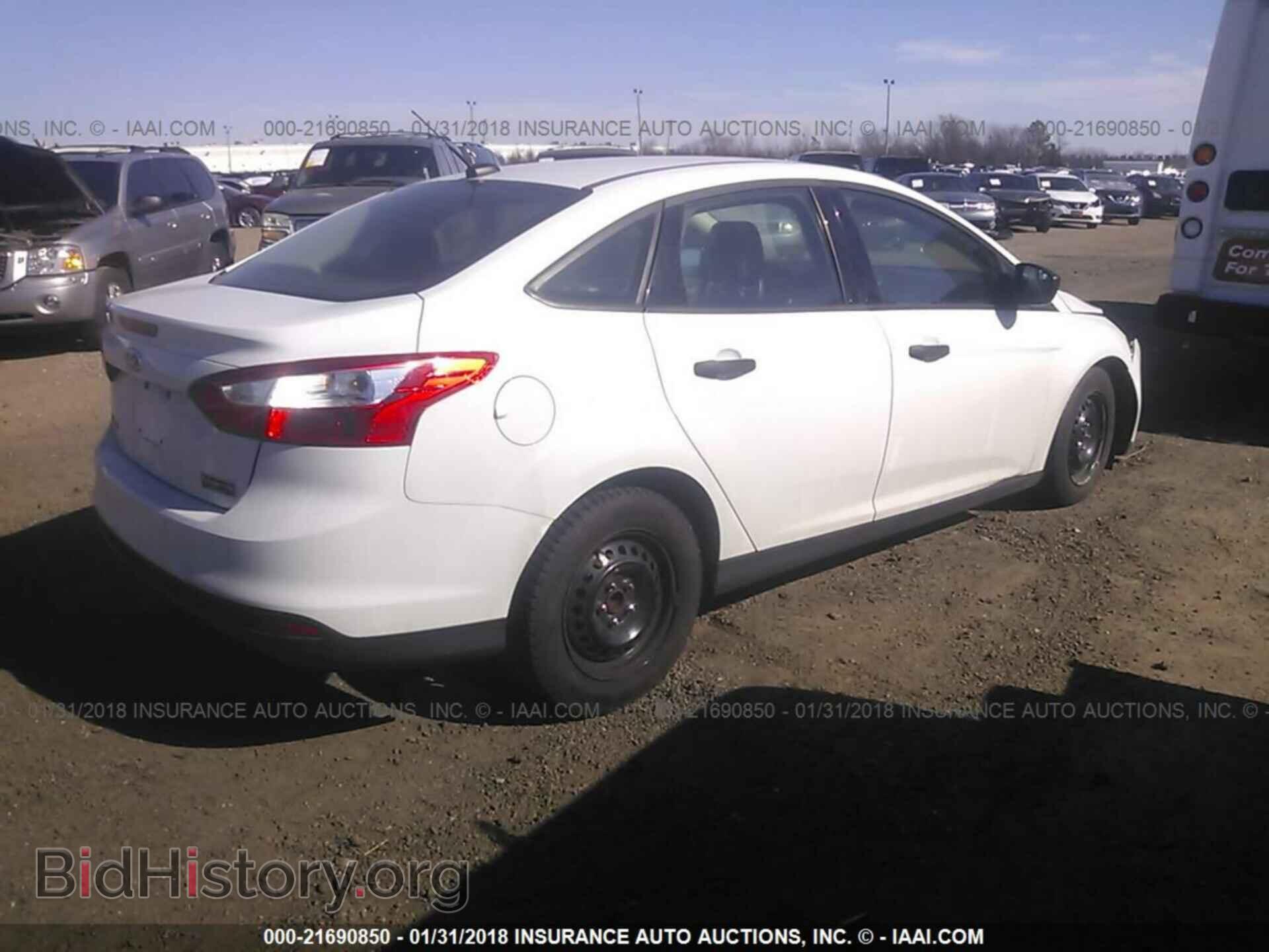 2014 Ford Focus - VIN: 1FADP3E28EL124313 - Фото 4