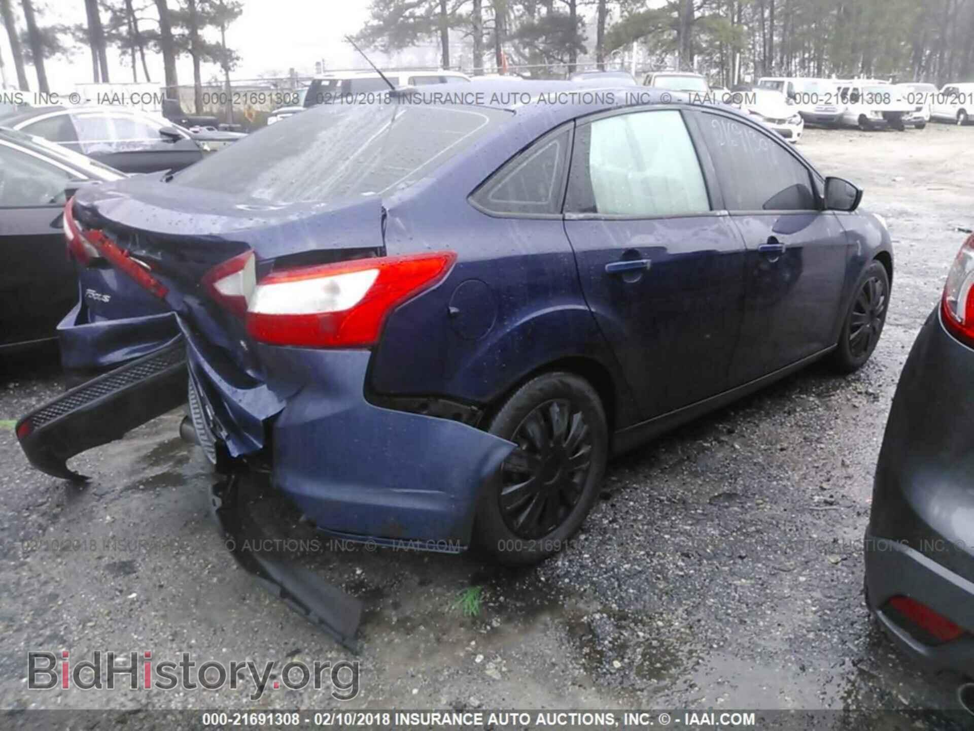 2012 Ford Focus - VIN: 1FAHP3F20CL157495 - Фото 4