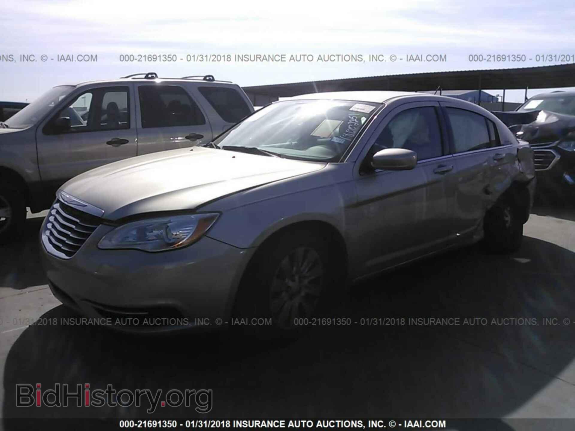 2014 Chrysler 200 - VIN: 1C3CCBAB4EN123265 - Фото 2