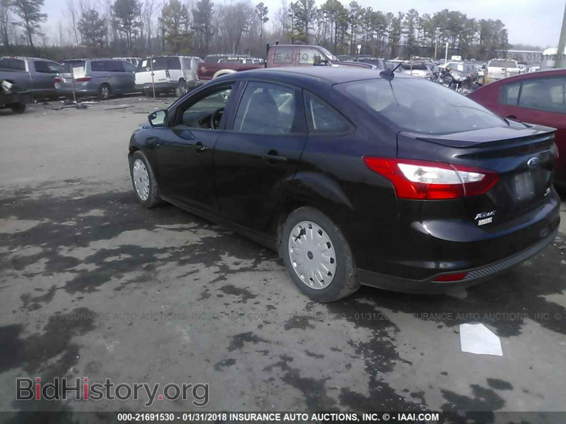 2014 Ford Focus - VIN: 1FADP3F27EL153509 - Photo 3