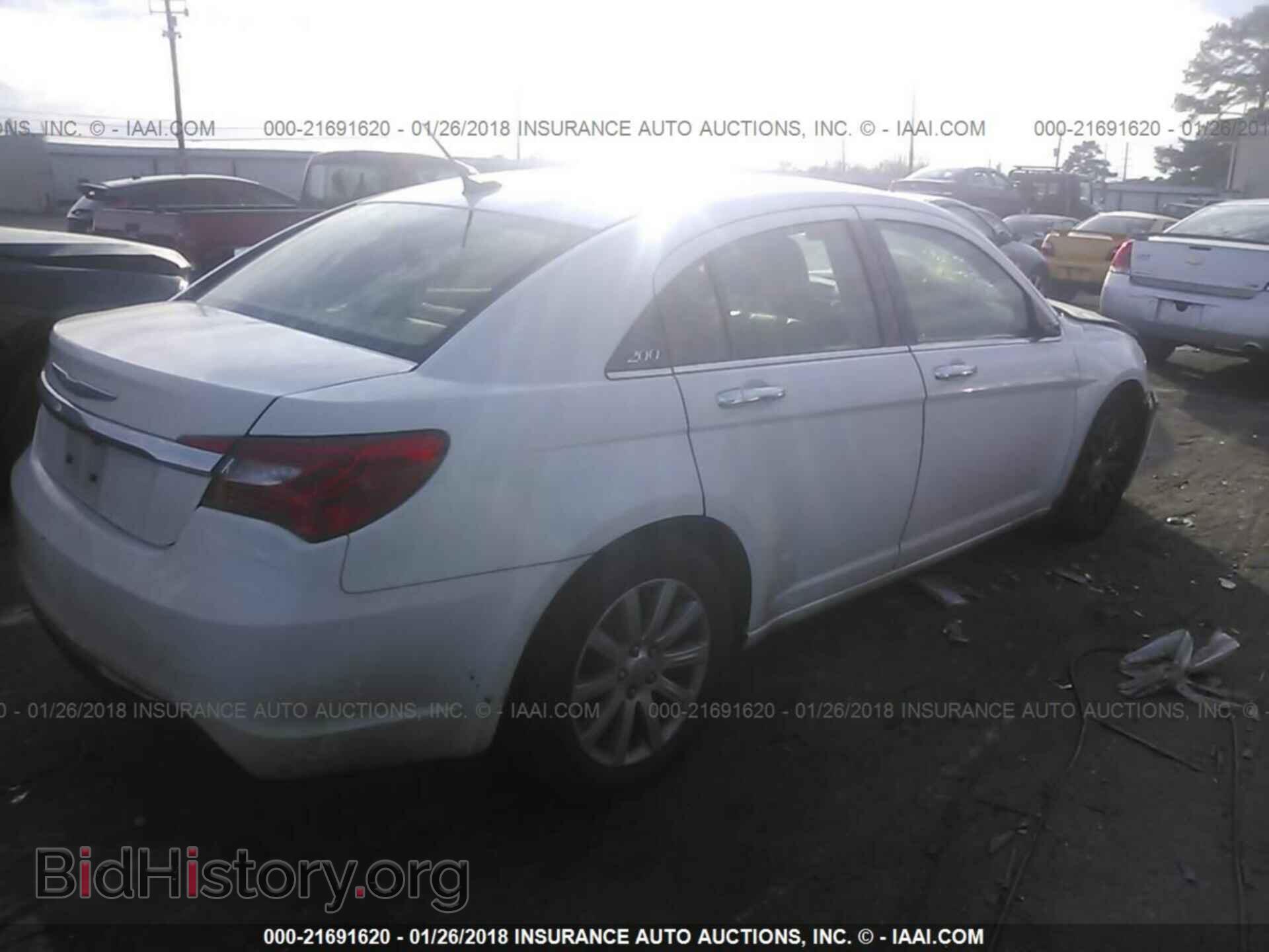 2013 Chrysler 200 - VIN: 1C3CCBCG1DN524764 - Photo 4