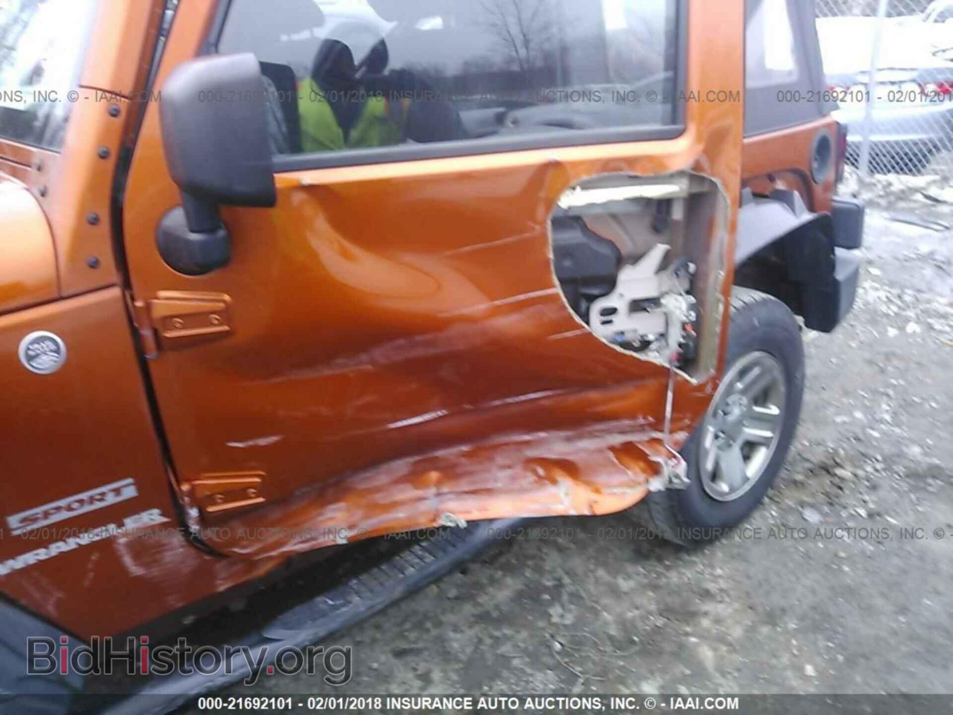 2011 JEEP WRANGLER - VIN: 1J4AA2D16BL521218 - Фото 6
