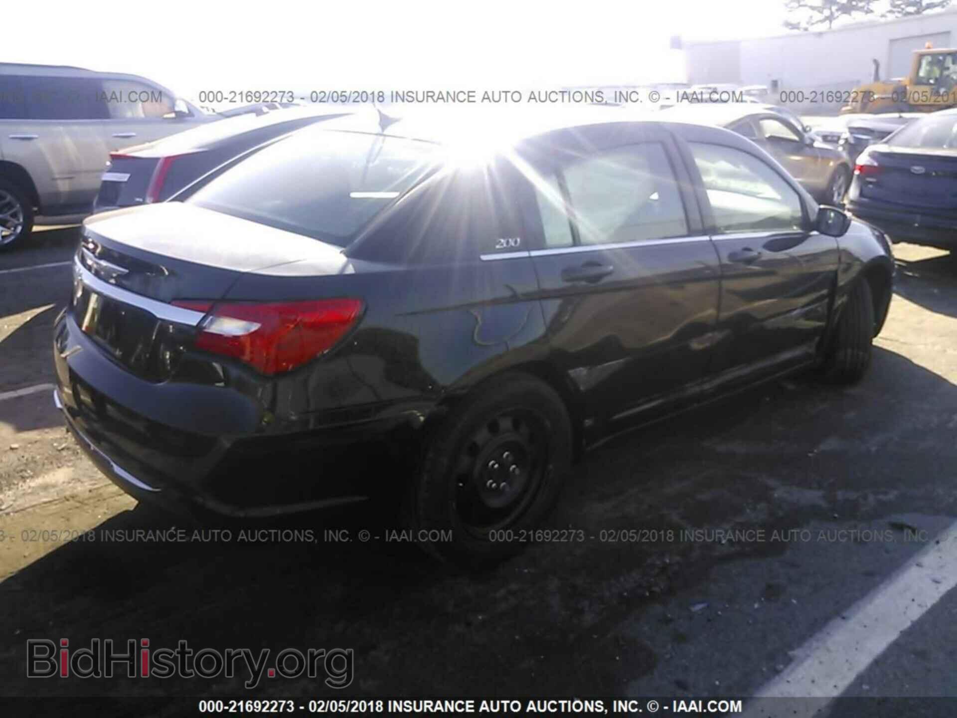 2014 Chrysler 200 - VIN: 1C3CCBAB3EN142325 - Photo 4