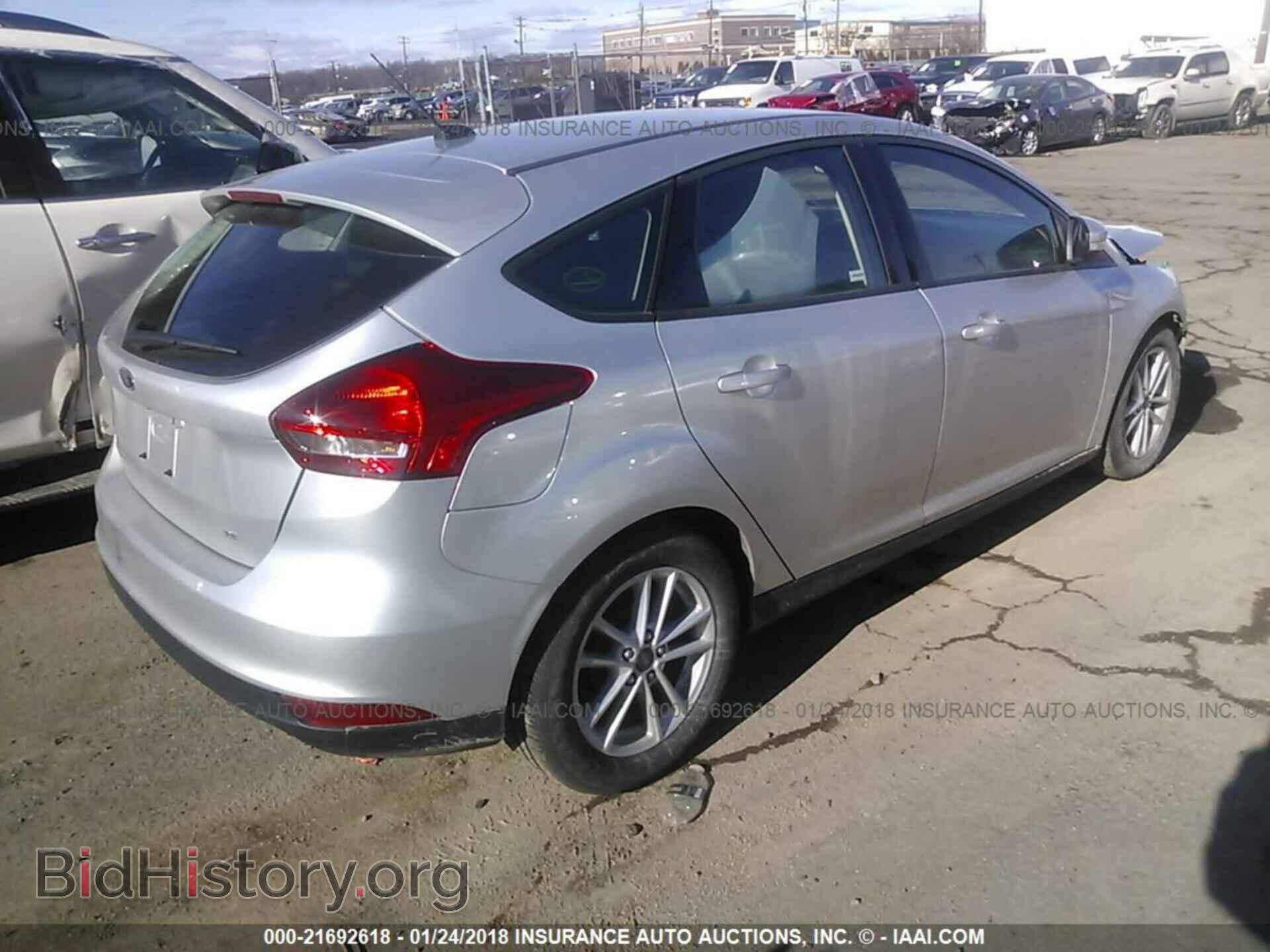 2017 Ford Focus - VIN: 1FADP3K28HL290968 - Photo 4