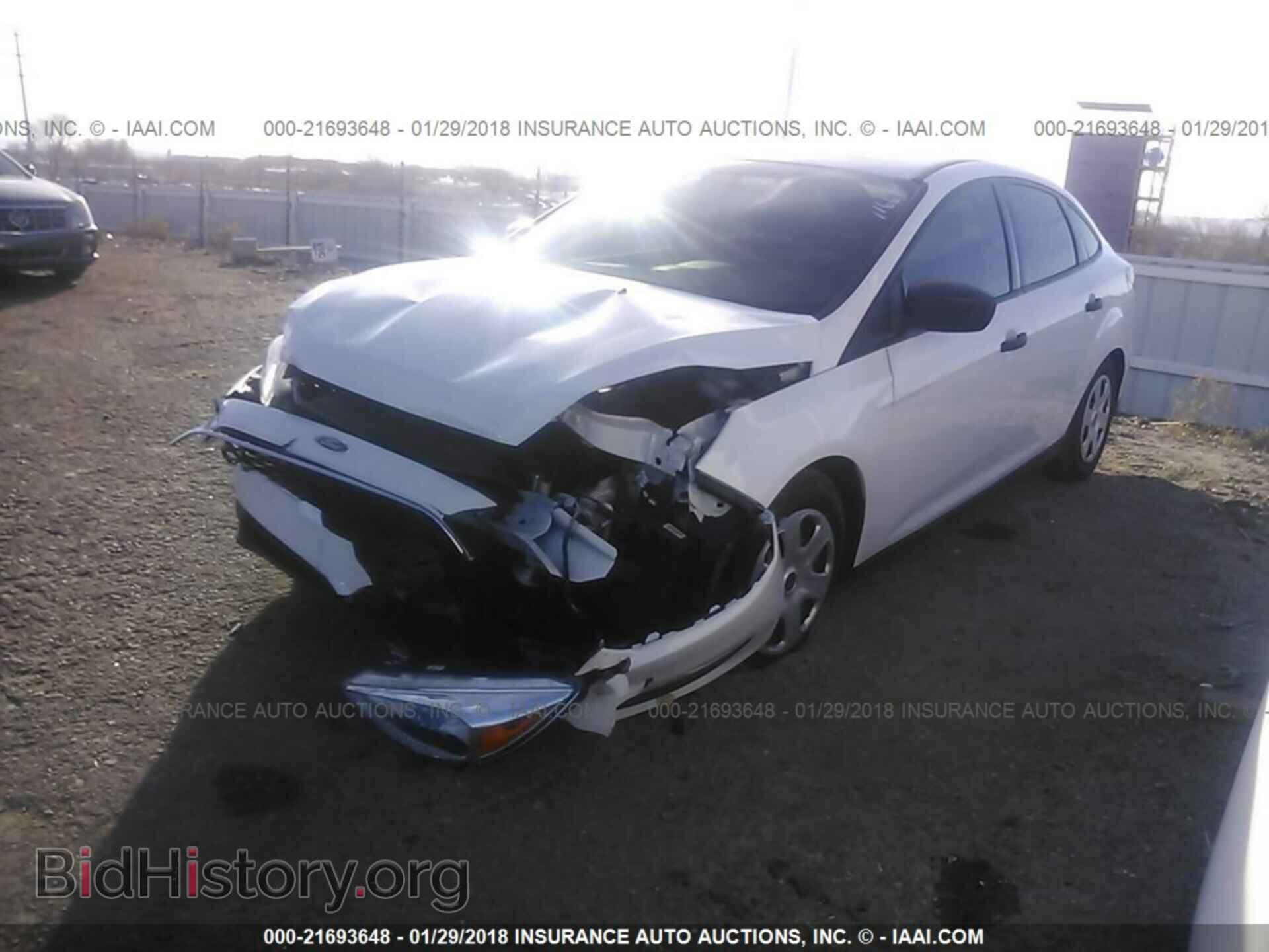 2016 Ford Focus - VIN: 1FADP3E2XGL384103 - Фото 2