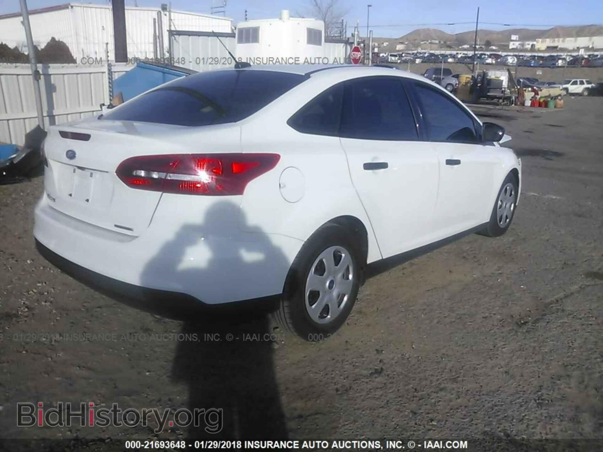 2016 Ford Focus - VIN: 1FADP3E2XGL384103 - Фото 4