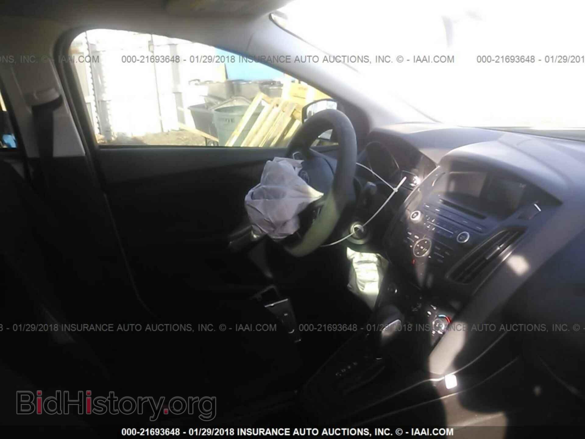 2016 Ford Focus - VIN: 1FADP3E2XGL384103 - Фото 5