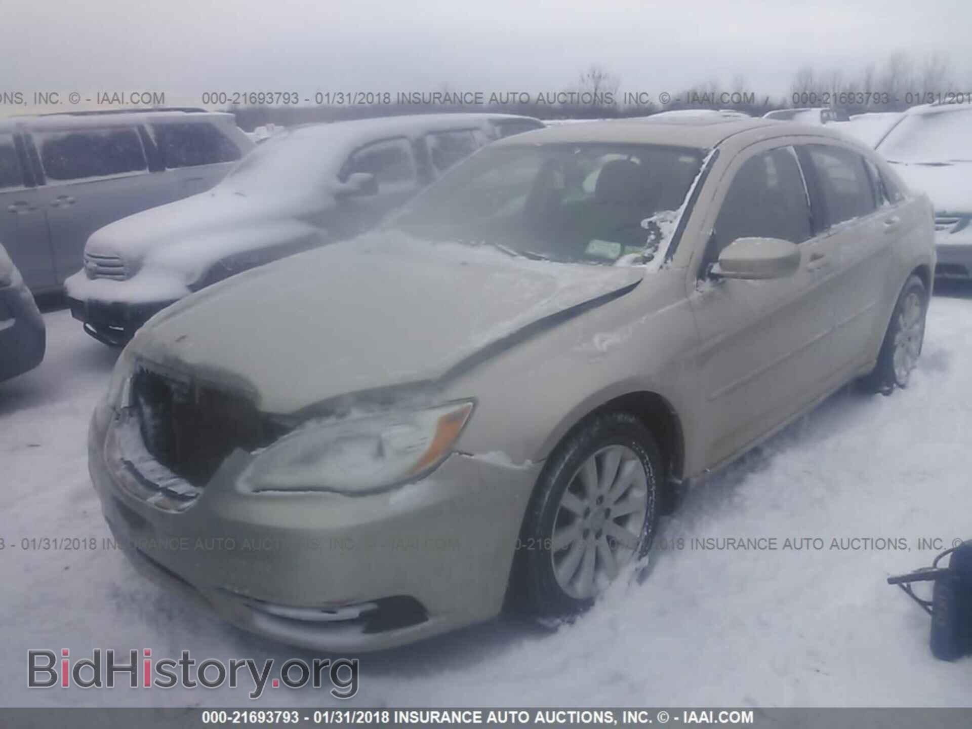 2013 Chrysler 200 - VIN: 1C3CCBBG5DN743017 - Фото 2