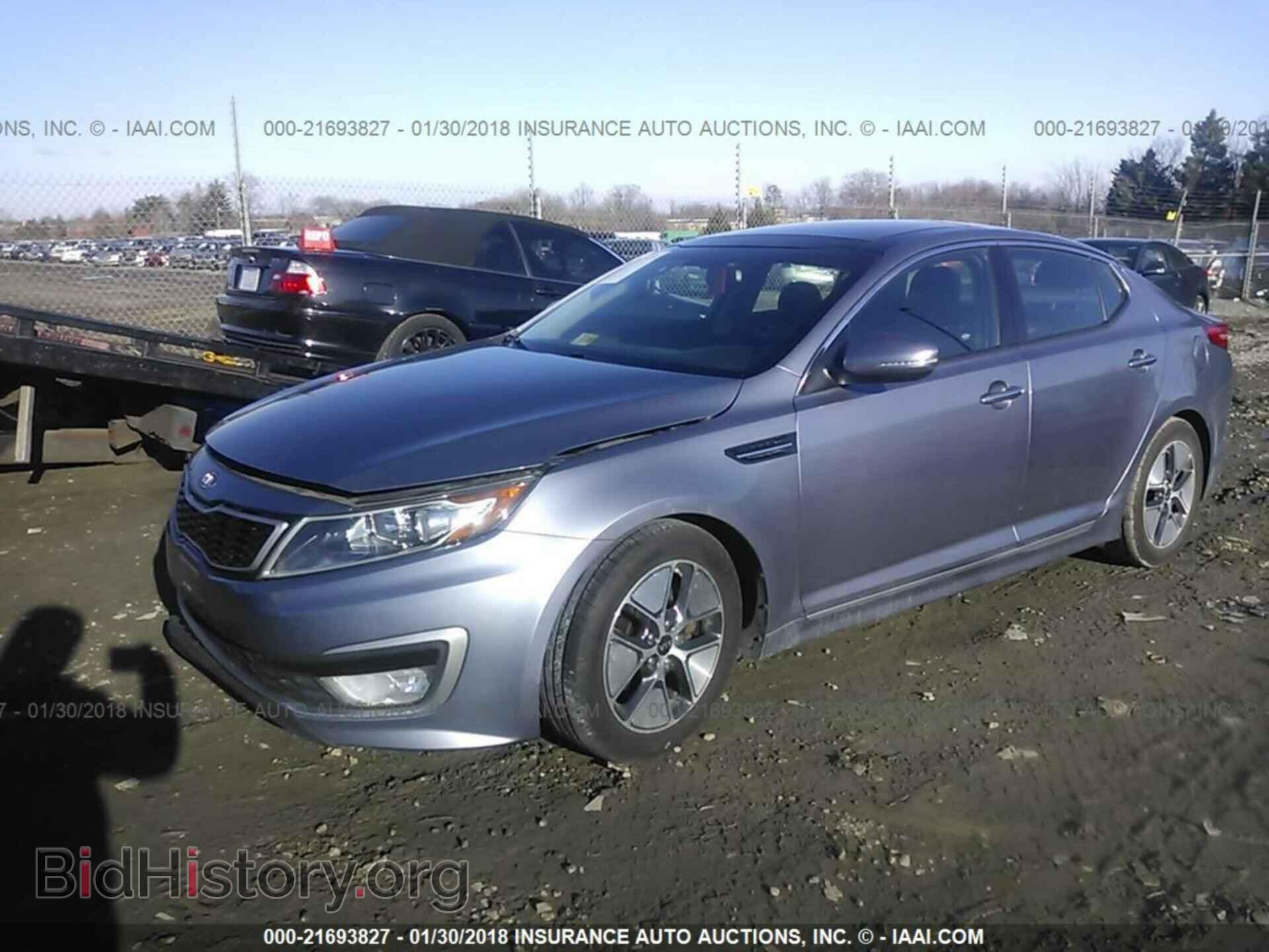 2011 Kia Optima - VIN: KNAGM4AD4B5001022 - Photo 2
