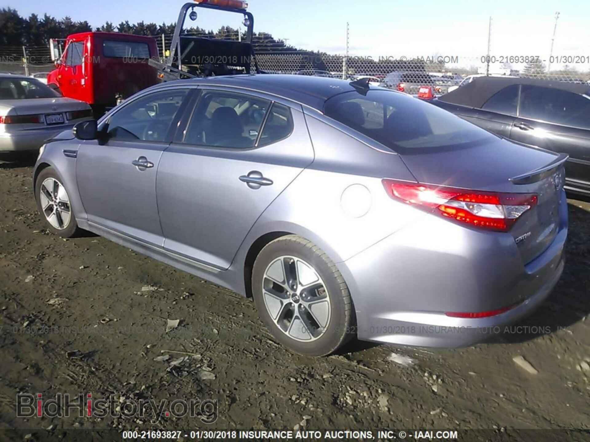 2011 Kia Optima - VIN: KNAGM4AD4B5001022 - Photo 3